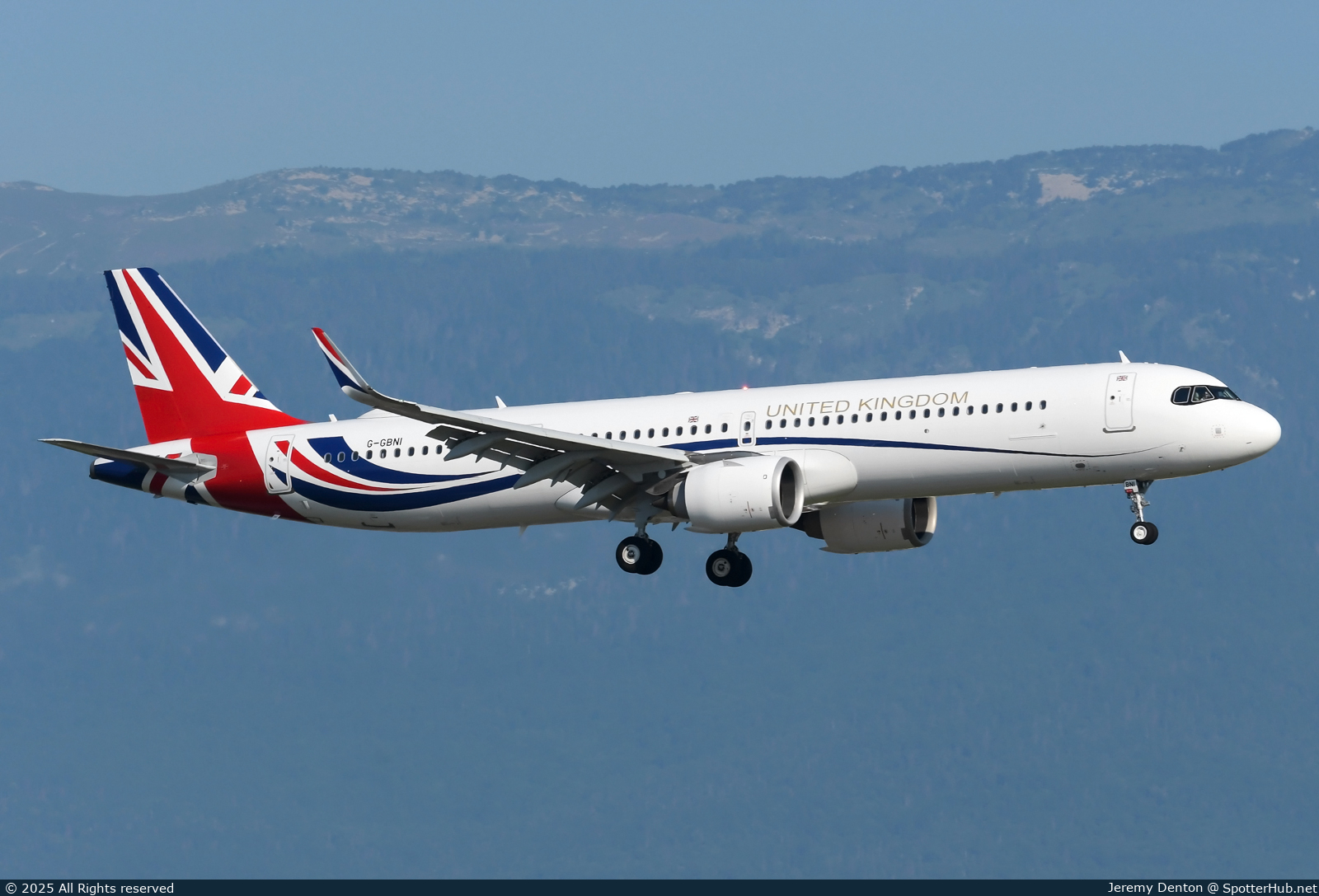 Photo of G-GBNI - Airbus A321-251NX operated by Government of the United Kingdom (opb Titan Airways)
