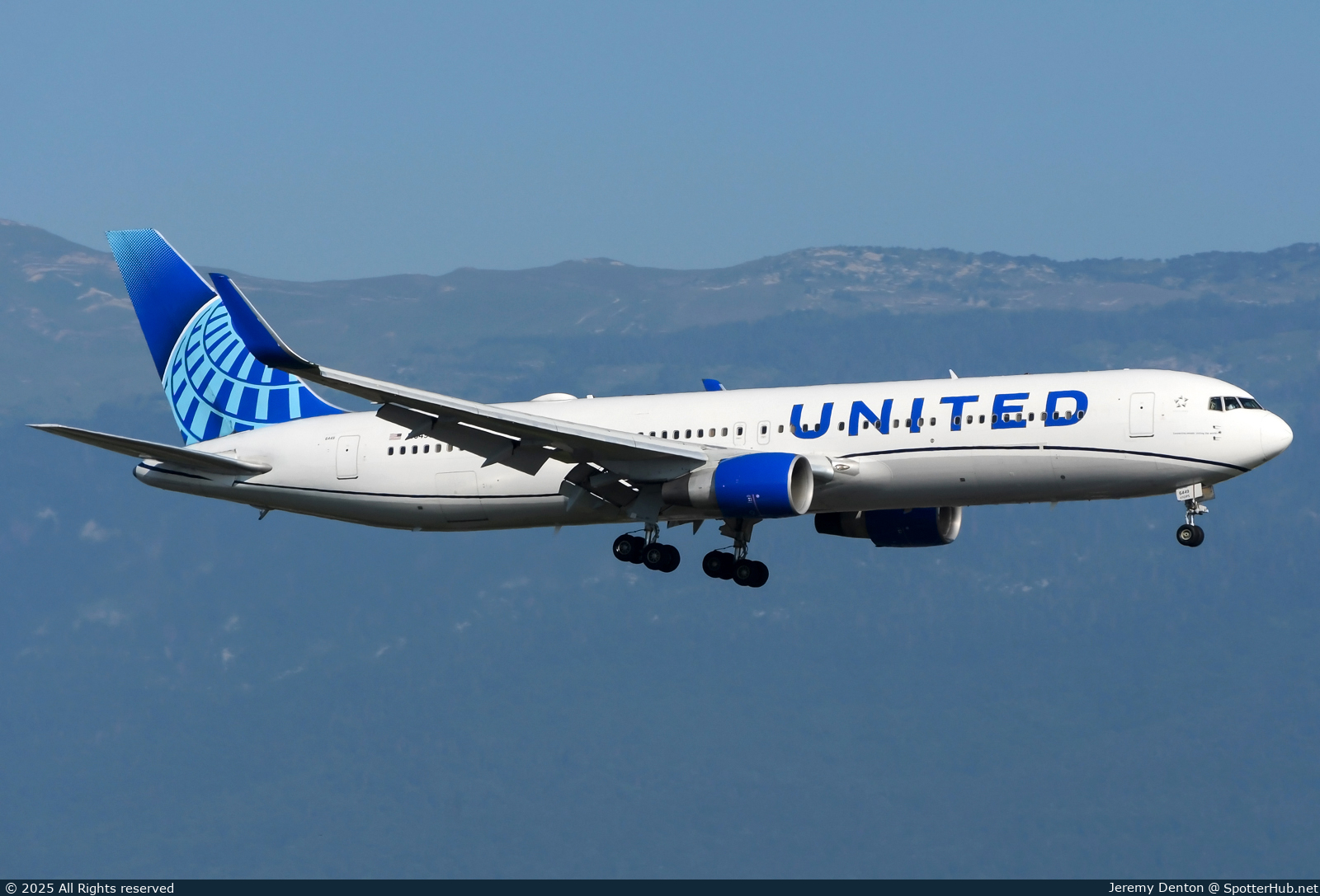 Photo of N642UA - Boeing 767-322(ER) operated by United Airlines