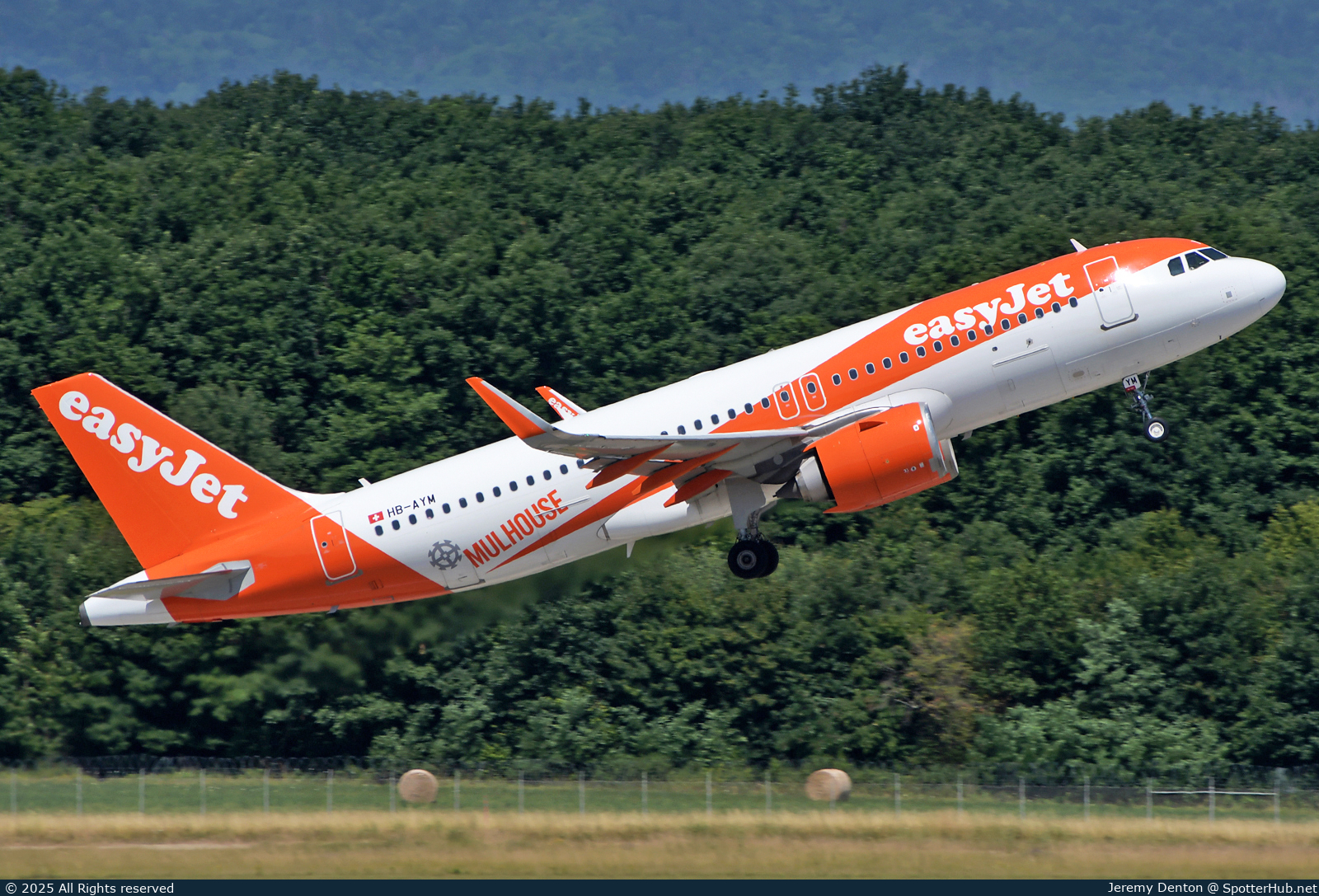 Photo of HB-AYM - Airbus A320-251N operated by easyJet Switzerland