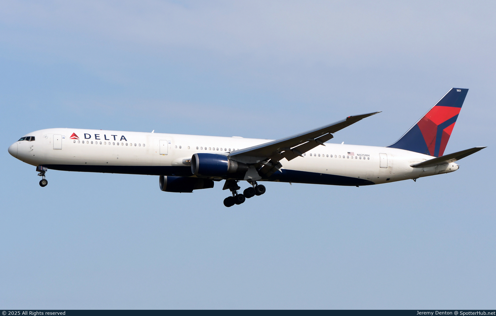 Photo of N825MH - Boeing 767-432(ER) operated by Delta Air Lines
