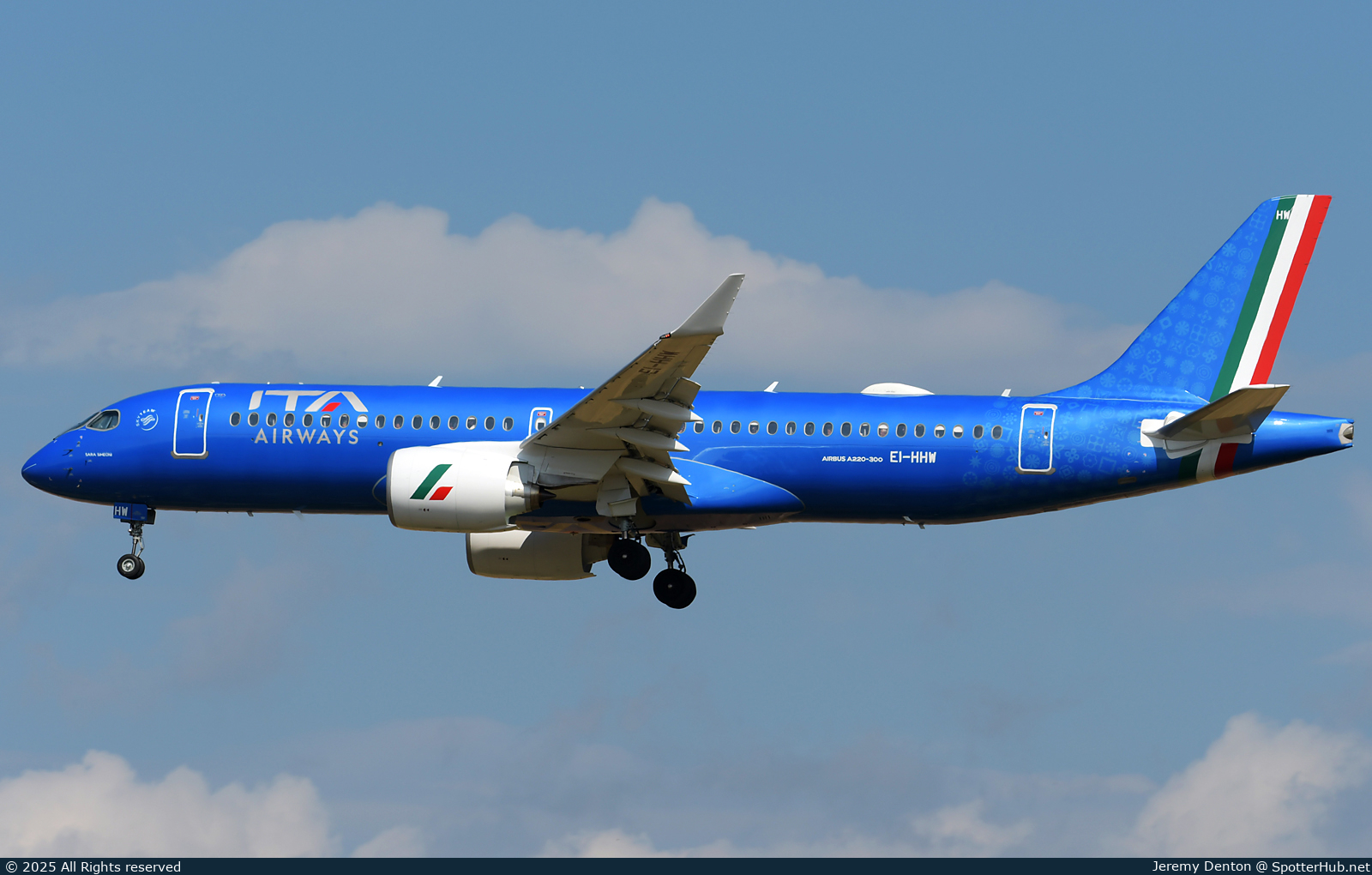 Photo of EI-HHW - Airbus A220-300 operated by ITA Airways