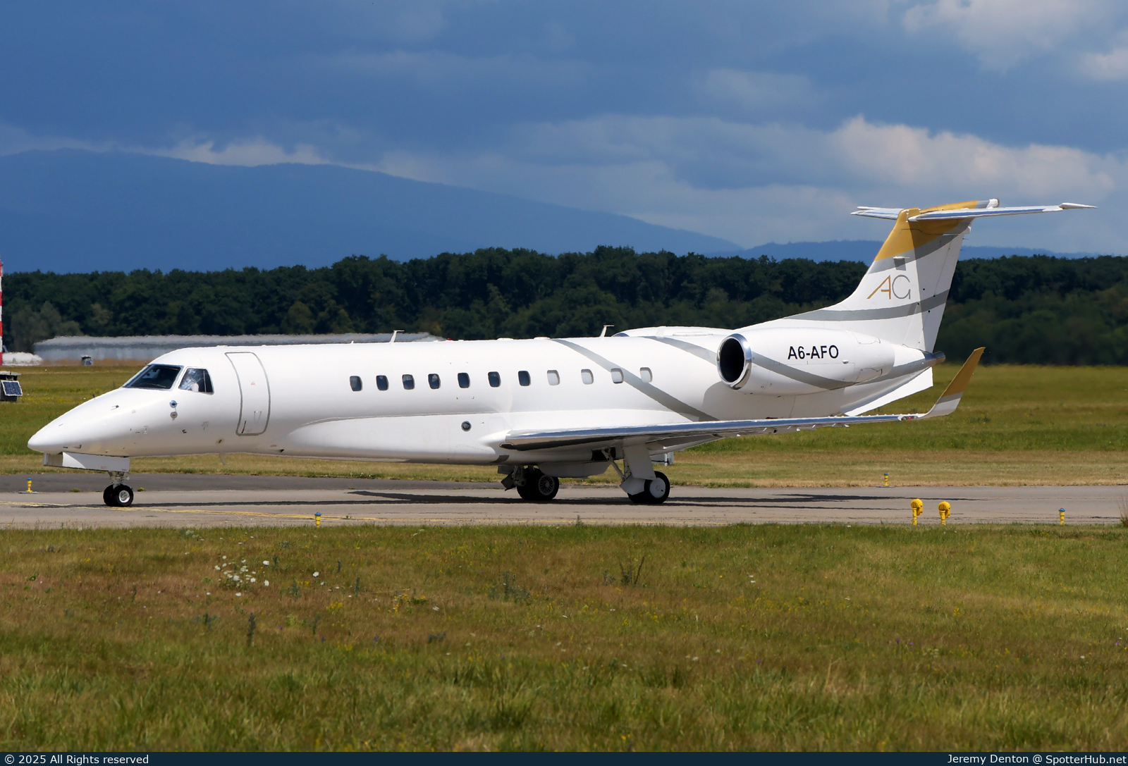 Photo of A6-AFO - Embraer Legacy 650 operated by Falcon Aviation Services