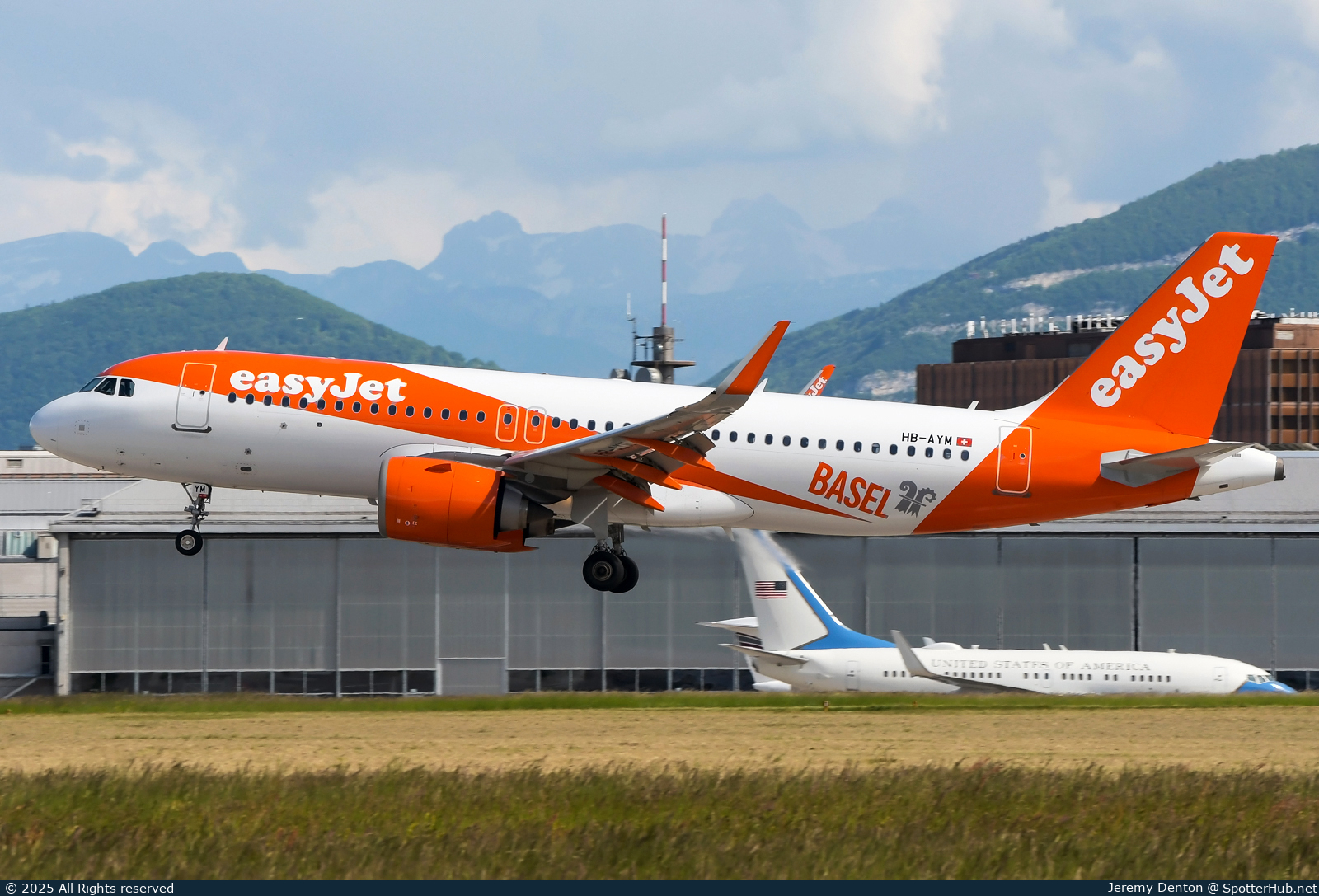 Photo of HB-AYM - Airbus A320-251N operated by easyJet Switzerland