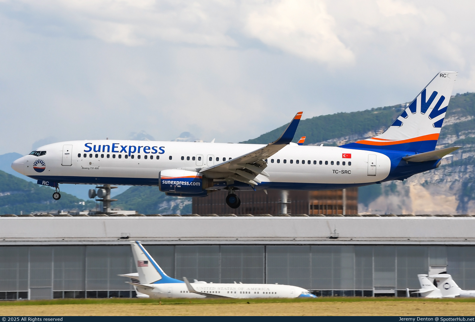 Photo of TC-SRC - Boeing 737-8JP operated by SunExpress