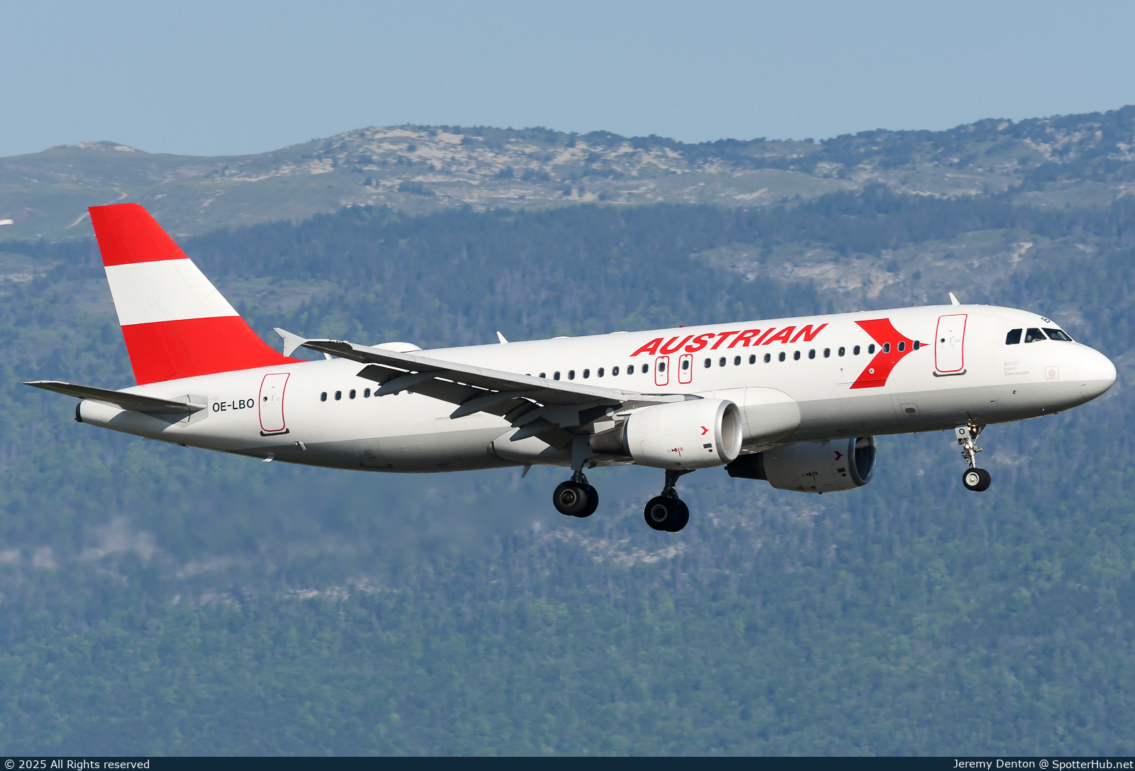 Photo of OE-LBO - Airbus A320-214 operated by Austrian Airlines