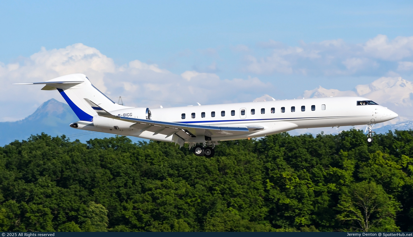 Photo of M-BIGG - Bombardier Global 7500 operated by Horizon Airlines
