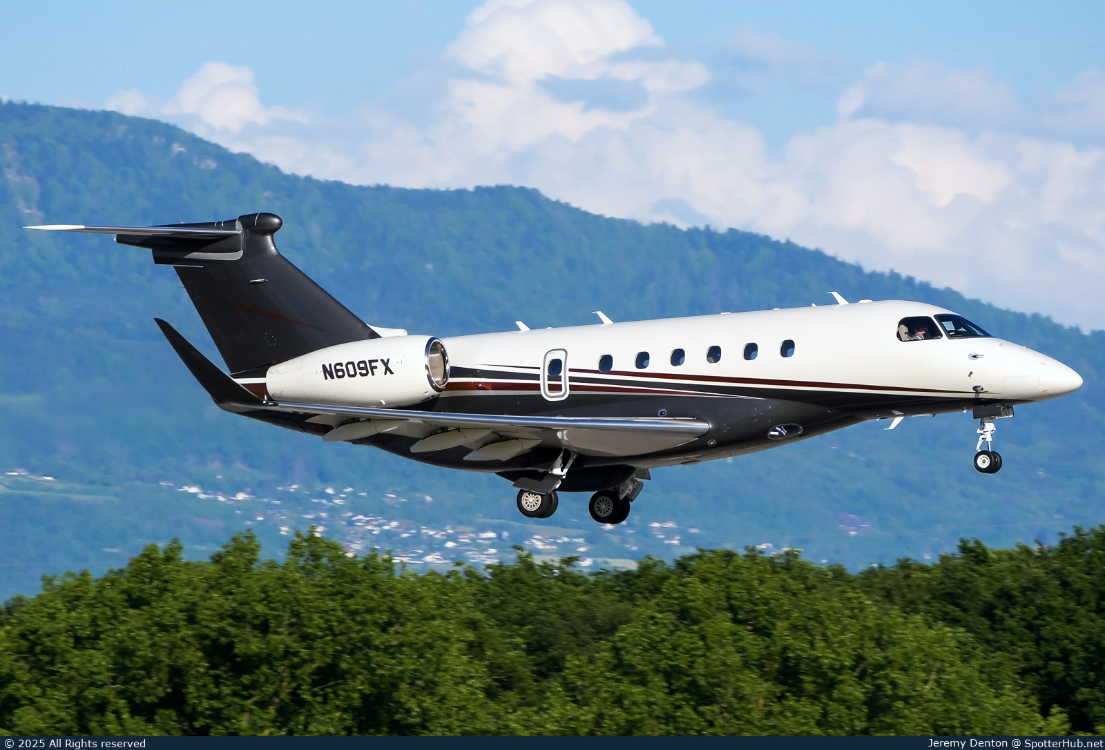 Photo of N609FX - Embraer Praetor 600 operated by Flexjet