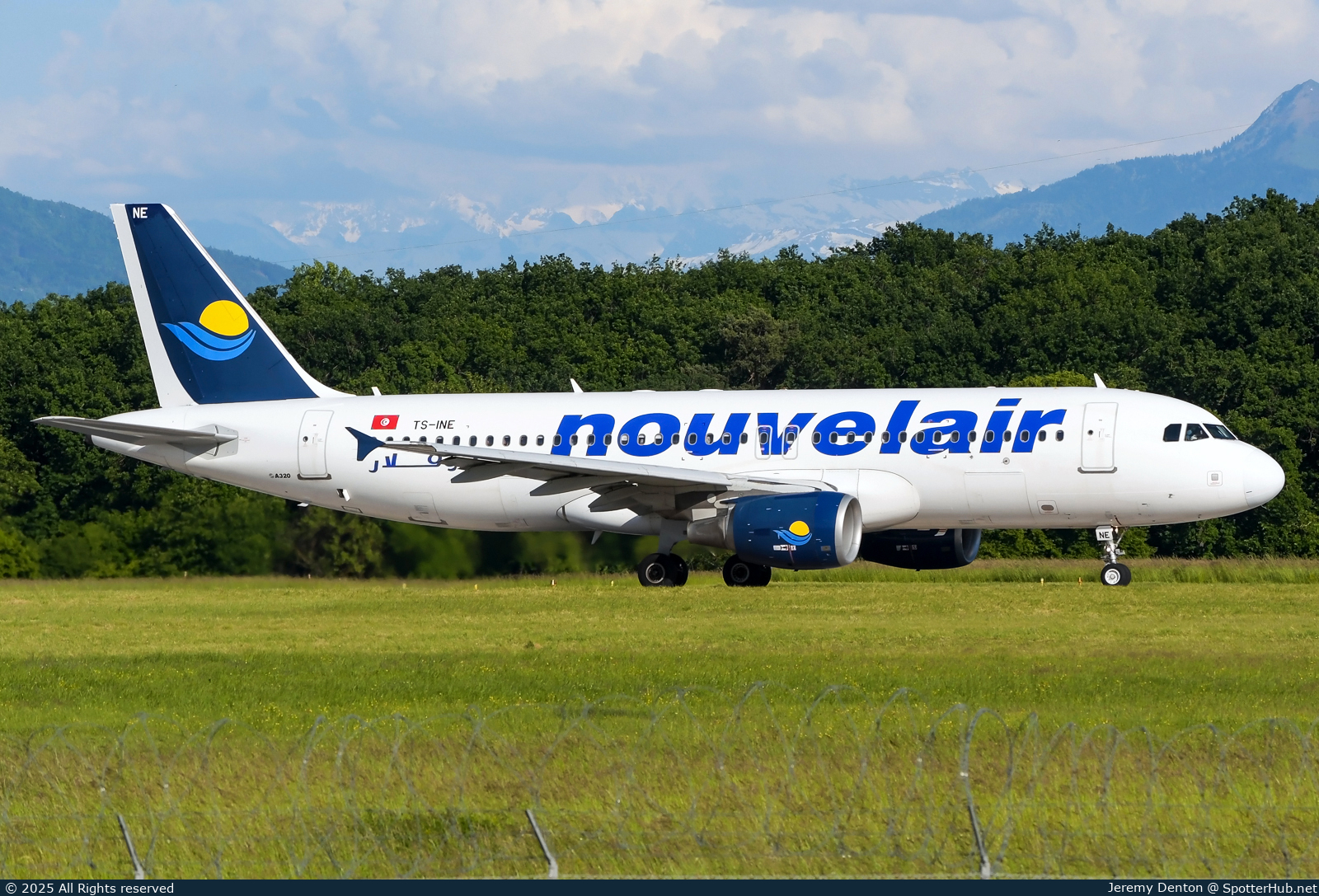 Photo of TS-INE - Airbus A320-214 operated by Nouvelair