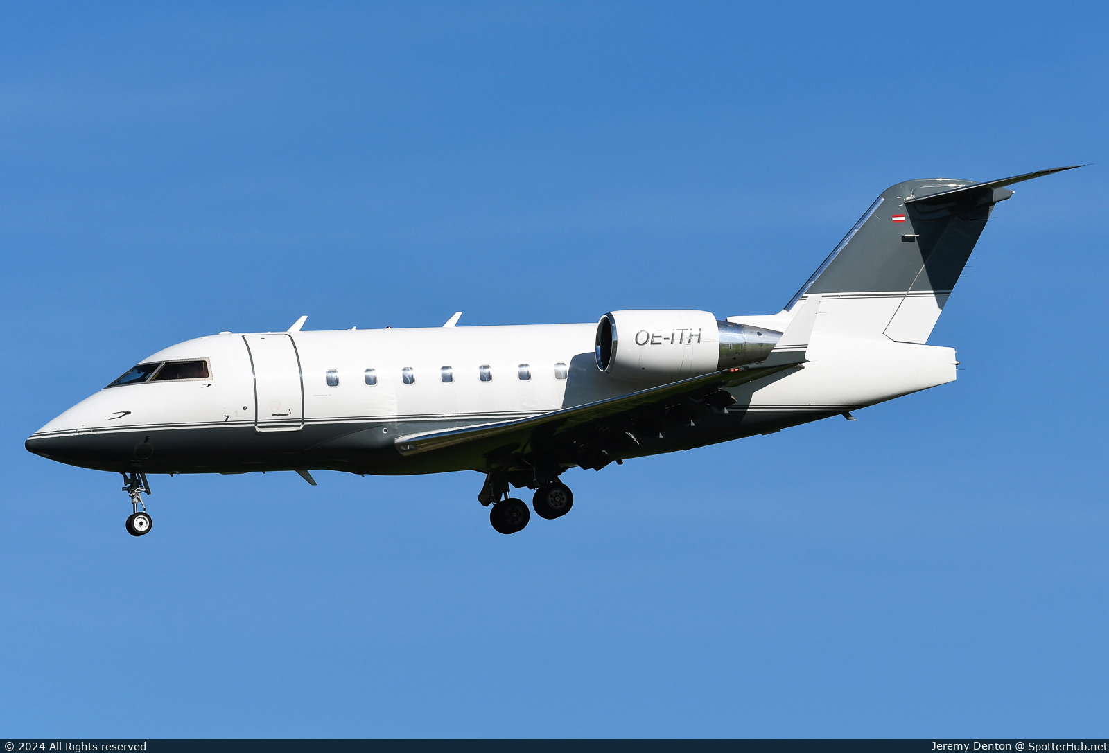Photo of OE-ITH - Bombardier Challenger 604 operated by Air Independence