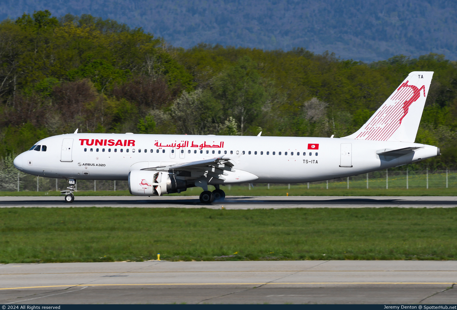 Photo of TS-ITA - Airbus A320-214 operated by Tunisair