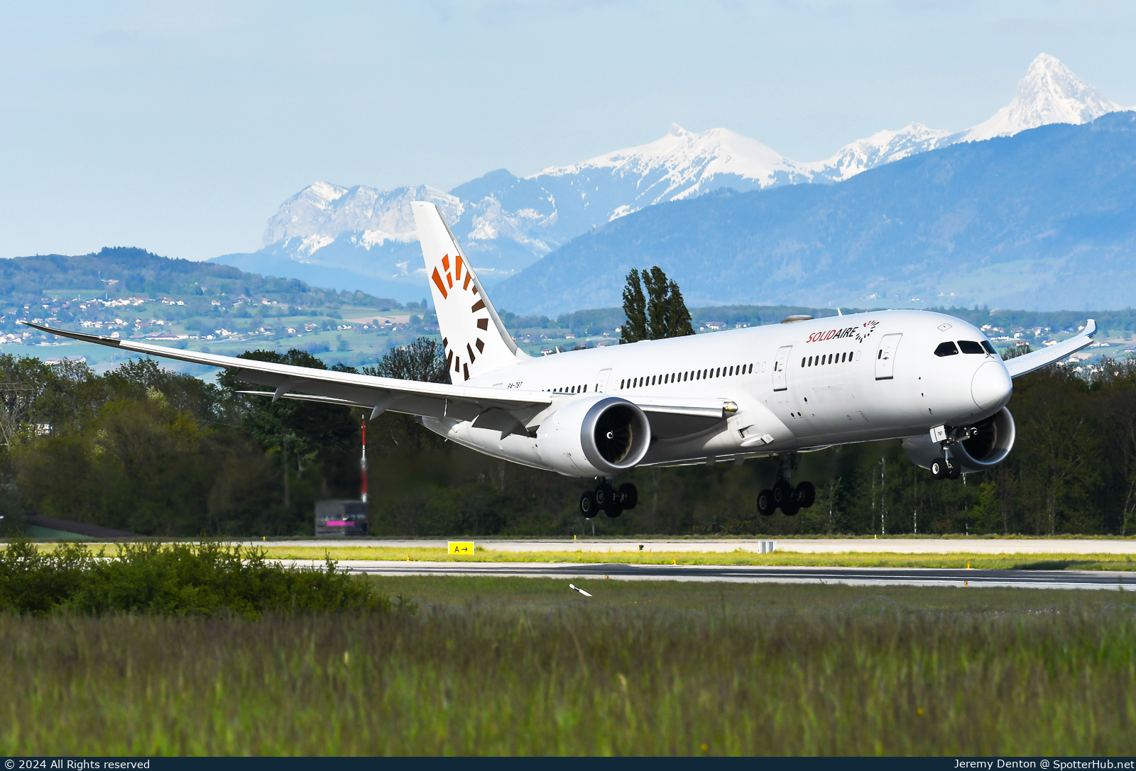 Photo of P4-787 - Boeing 787-8 Dreamliner operated by Comlux Aviation Aruba