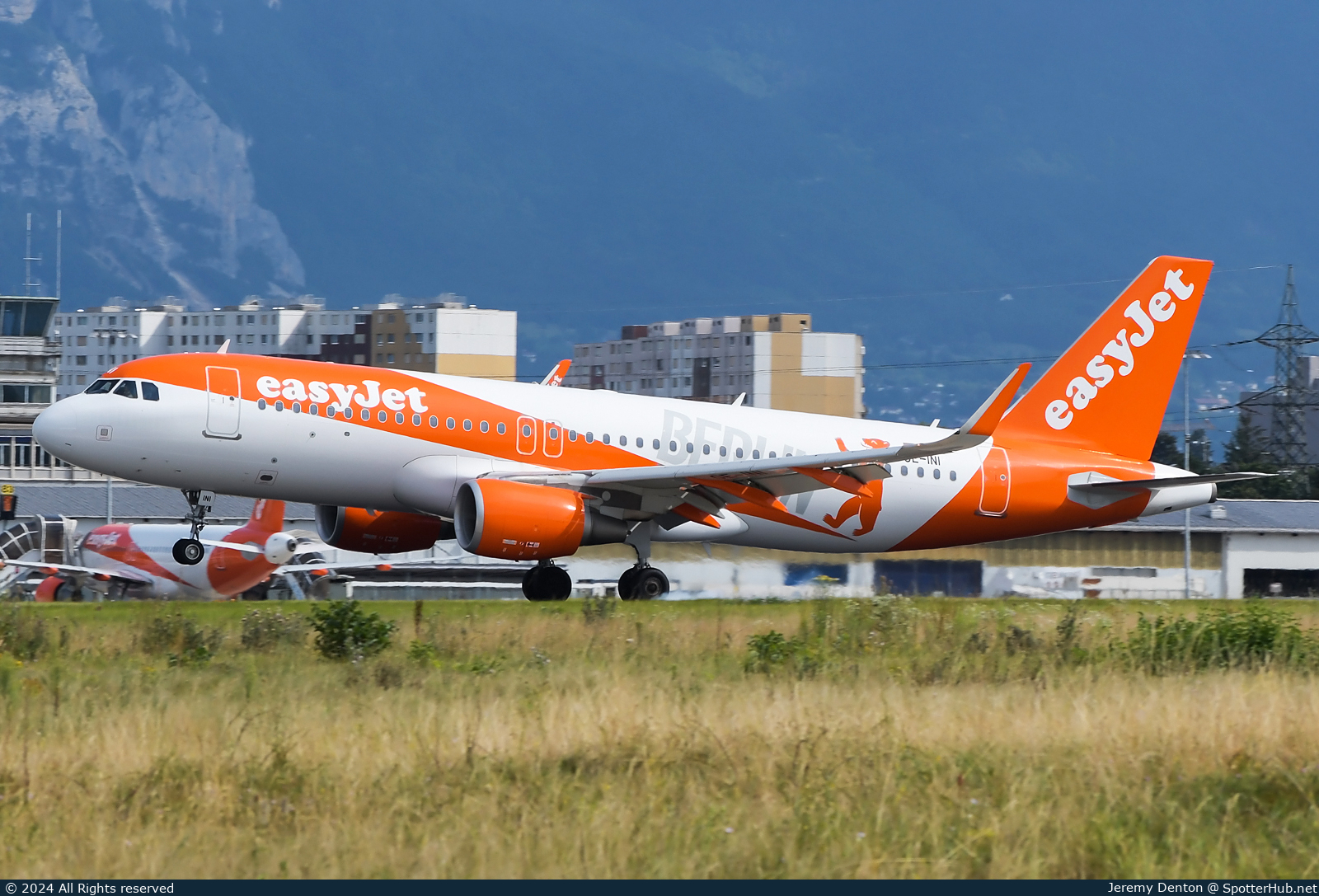 Photo of OE-INI - Airbus A320-214 operated by easyJet Europe