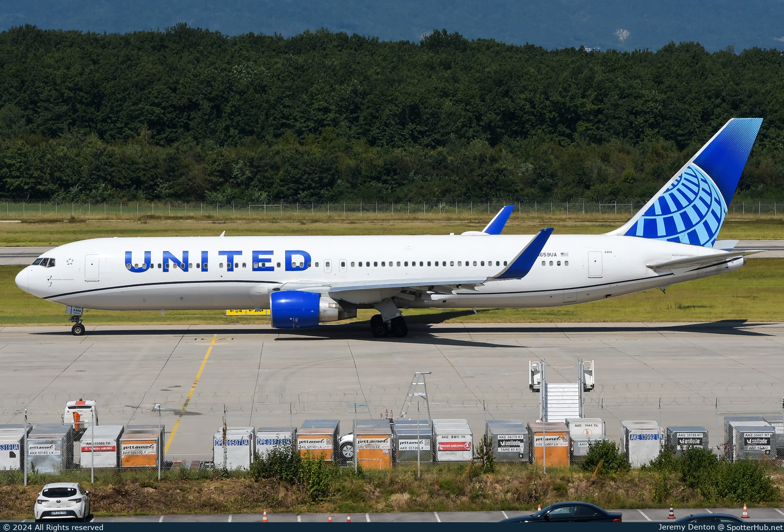 Photo of N659UA - Boeing 767-322(ER) operated by United Airlines