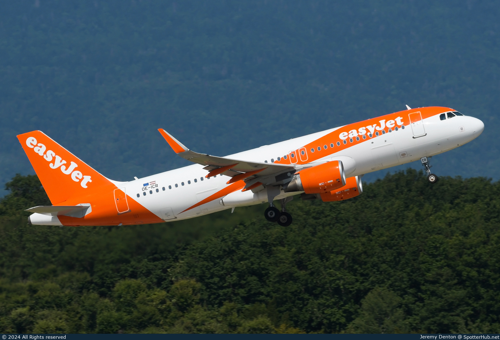 Photo of OE-ICR - Airbus A320-214 operated by easyJet Europe
