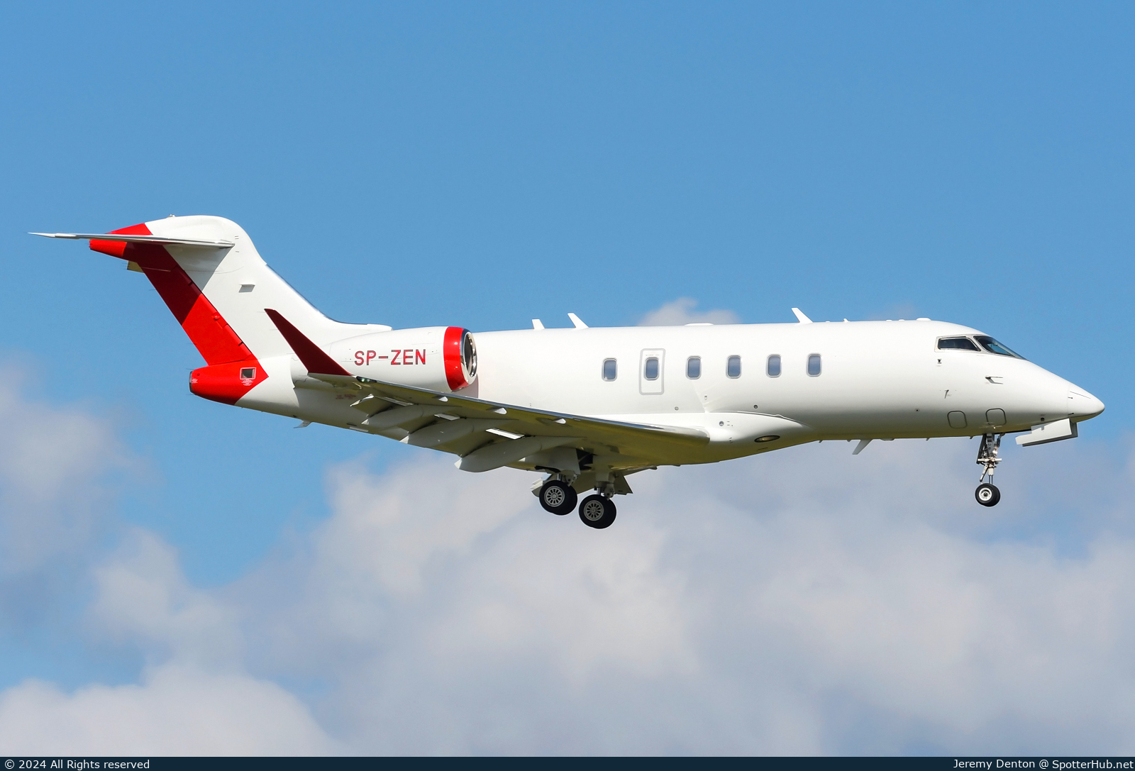 Photo of SP-ZEN - Bombardier Challenger 350 operated by Jet Story