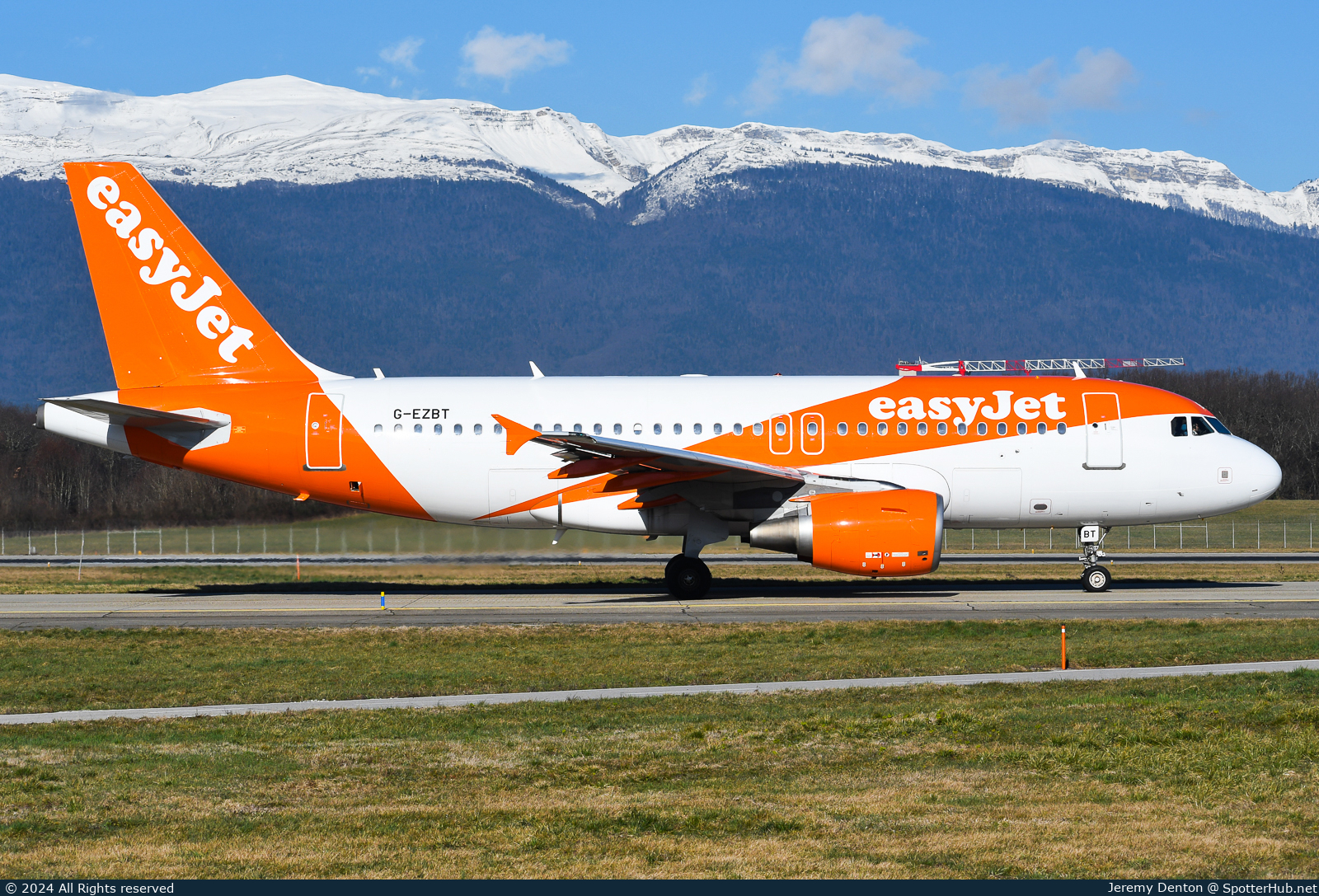 Photo of G-EZBT - Airbus A319-111 operated by easyJet