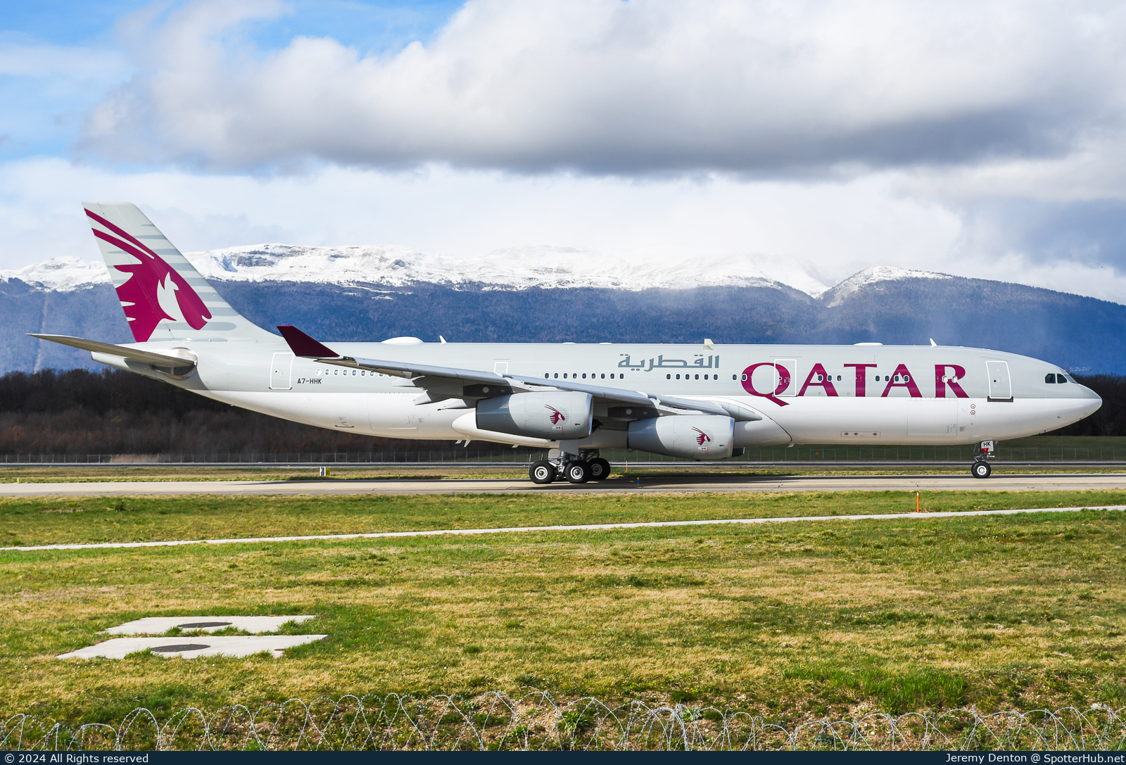 Photo of A7-HHK - Airbus A340-211 operated by Qatar Amiri Flight