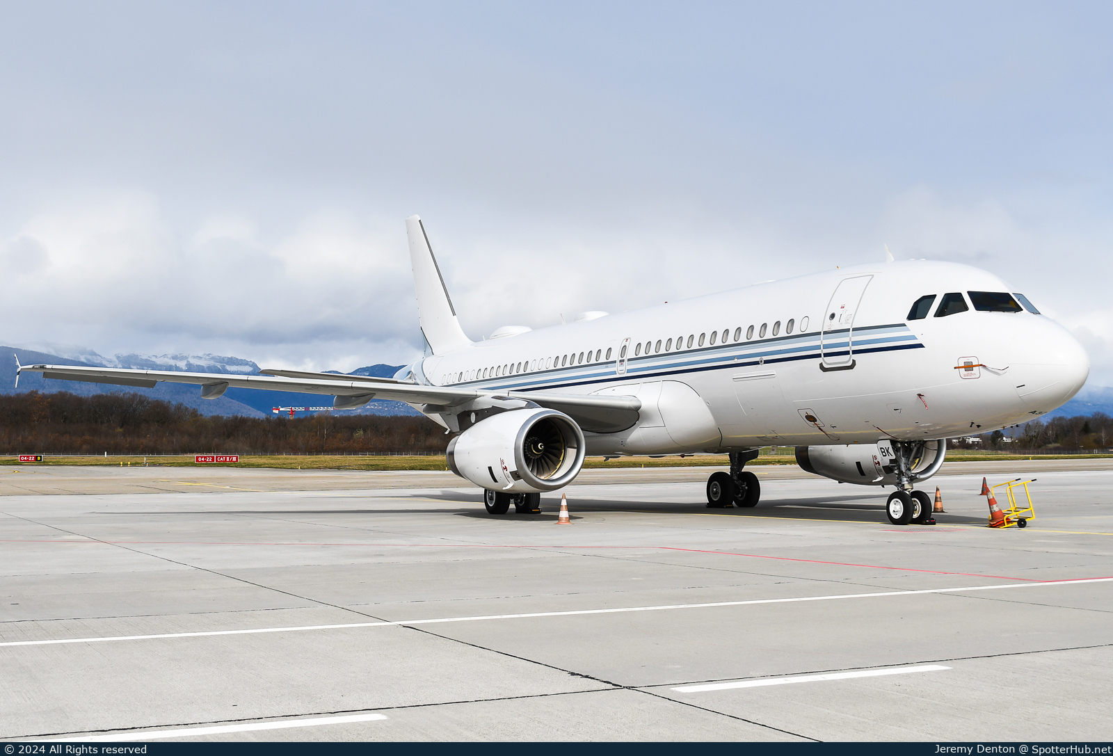 Photo of A7-MBK - Airbus A320-232(CJ) Prestige operated by Qatar Amiri Flight