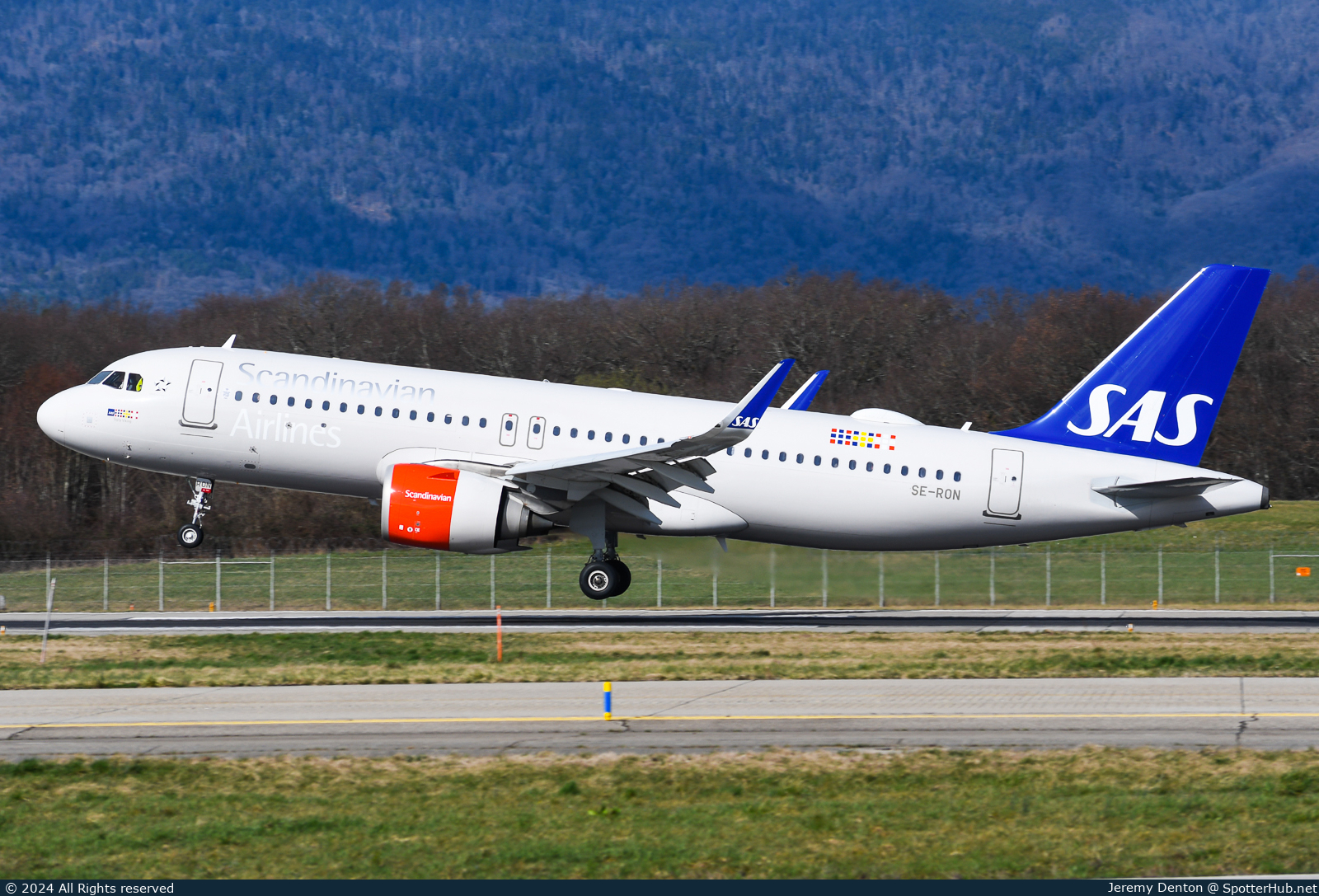 Photo of SE-RON - Airbus A320-251N operated by SAS Scandinavian Airlines