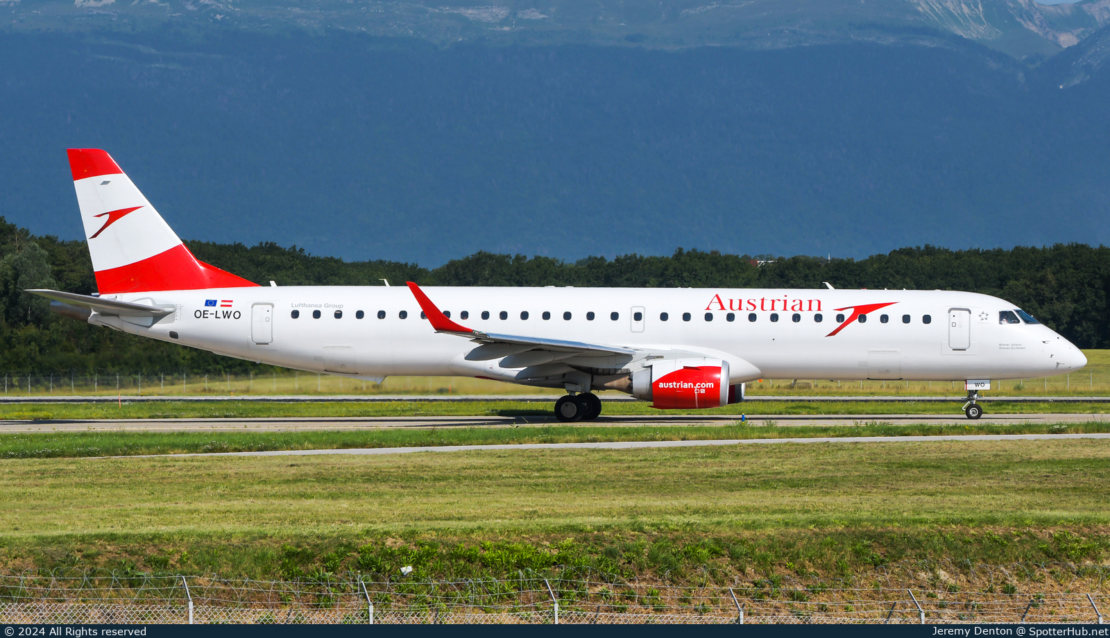 Photo of OE-LWO - Embraer ERJ-195LR operated by Austrian Airlines