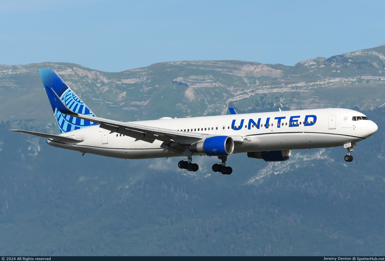 Photo of N648UA - Boeing 767-322(ER) operated by United Airlines