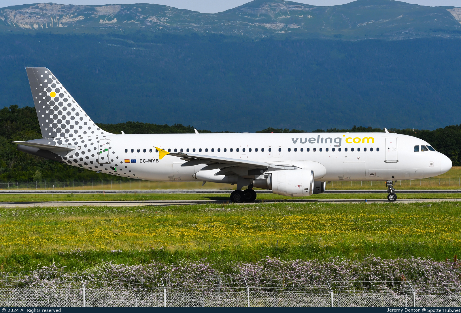 Photo of EC-MYB - Airbus A320-214 operated by Vueling