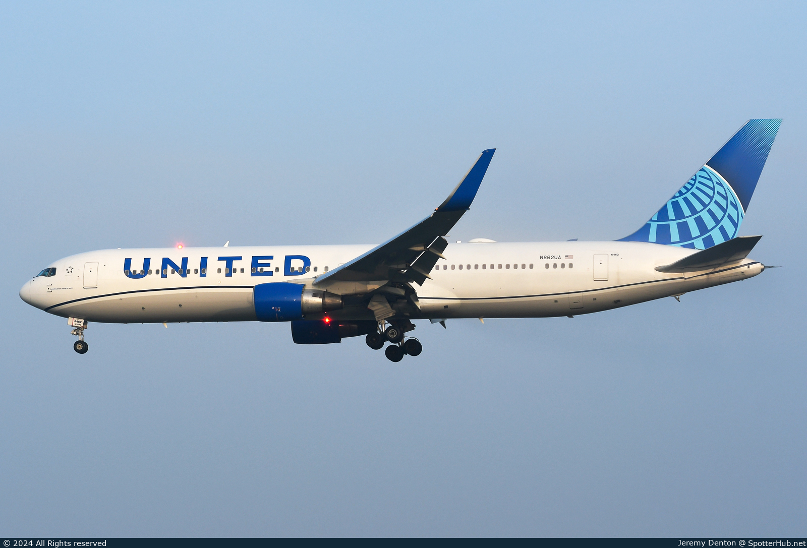 Photo of N662UA - Boeing 767-322(ER) operated by United Airlines