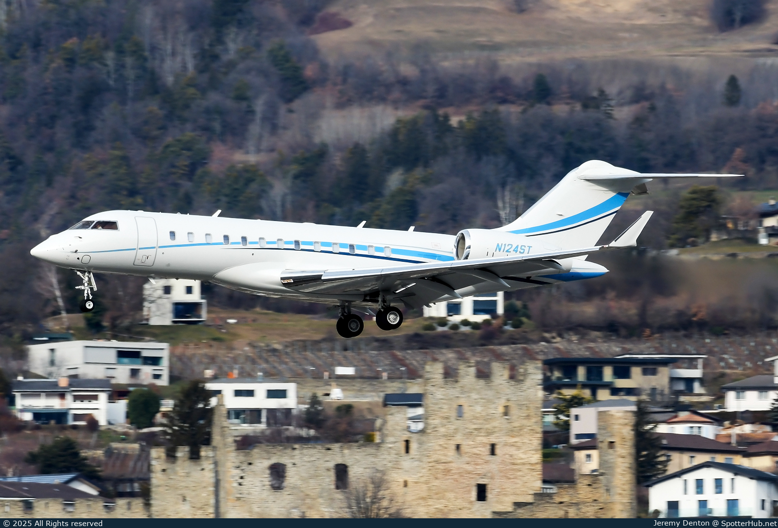 Photo of N124ST - Bombardier Global 6000 operated by Private