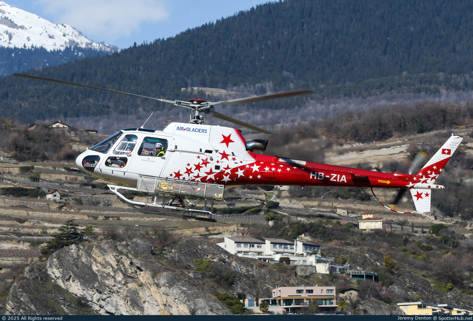 Photo of HB-ZIA - Aérospatiale AS350B3 Écureuil operated by Air Glaciers