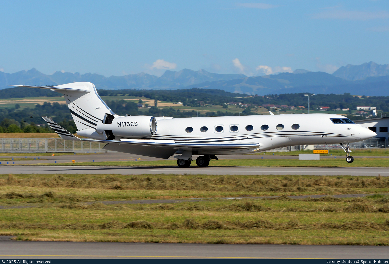 Photo of N113CS - Gulfstream G650ER operated by Clay Lacy Aviation