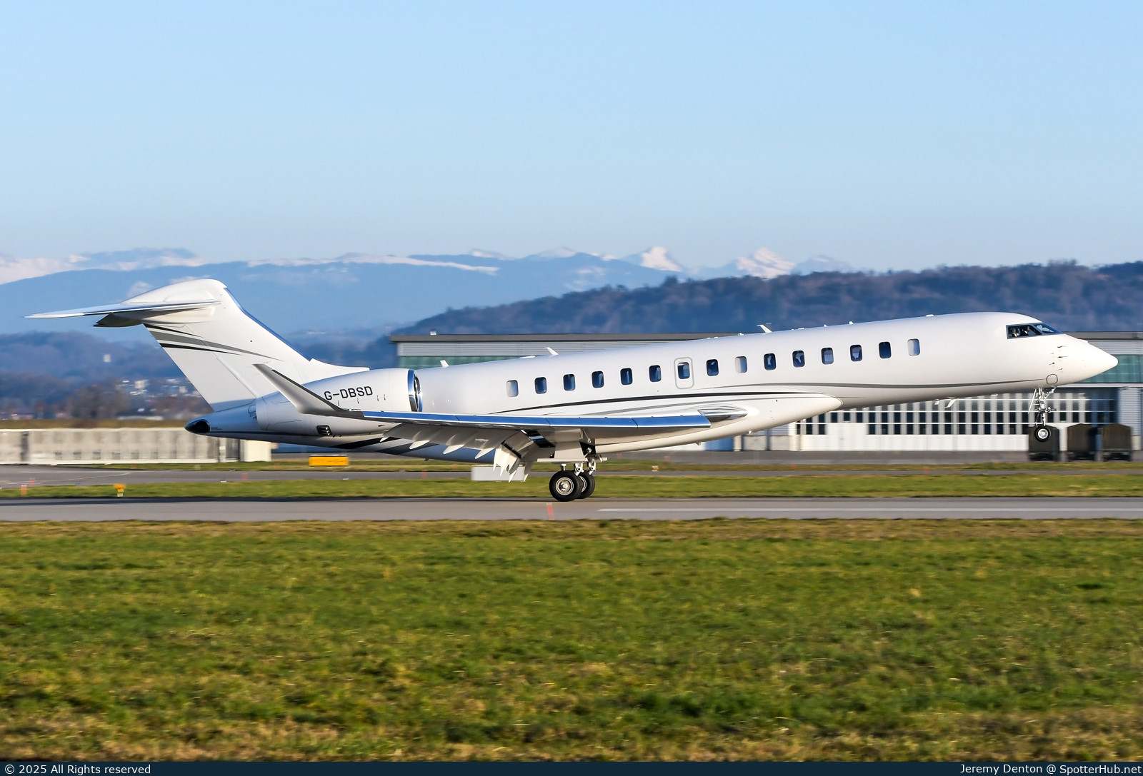 Photo of G-DBSD - Bombardier Global 7500 operated by Jet Concierge Club