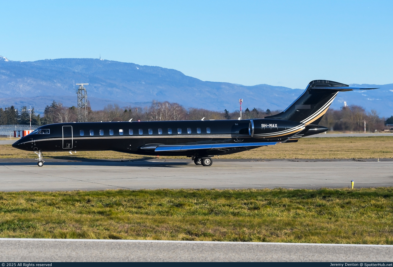 Photo of 9H-MAX - Bombardier Global 7500 operated by AstonJet Malta