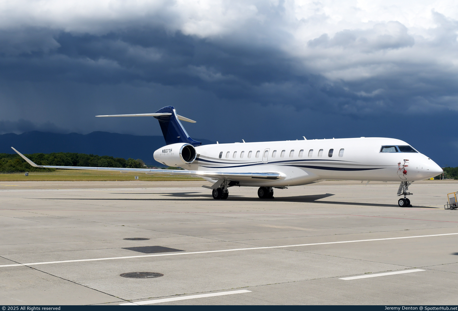 Photo of N907TF - Bombardier Global 7500 operated by Tyson Foods
