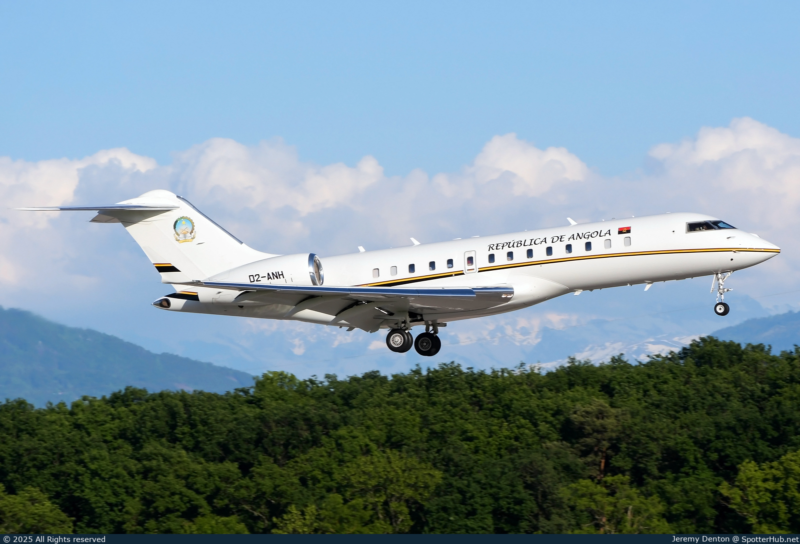 Photo of D2-ANH - Bombardier Global Express operated by Government of Angola