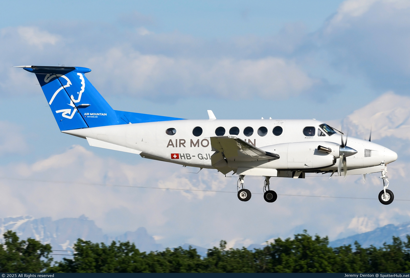 Photo of HB-GJI - Beechcraft 200 Super King Air operated by Air Mountain