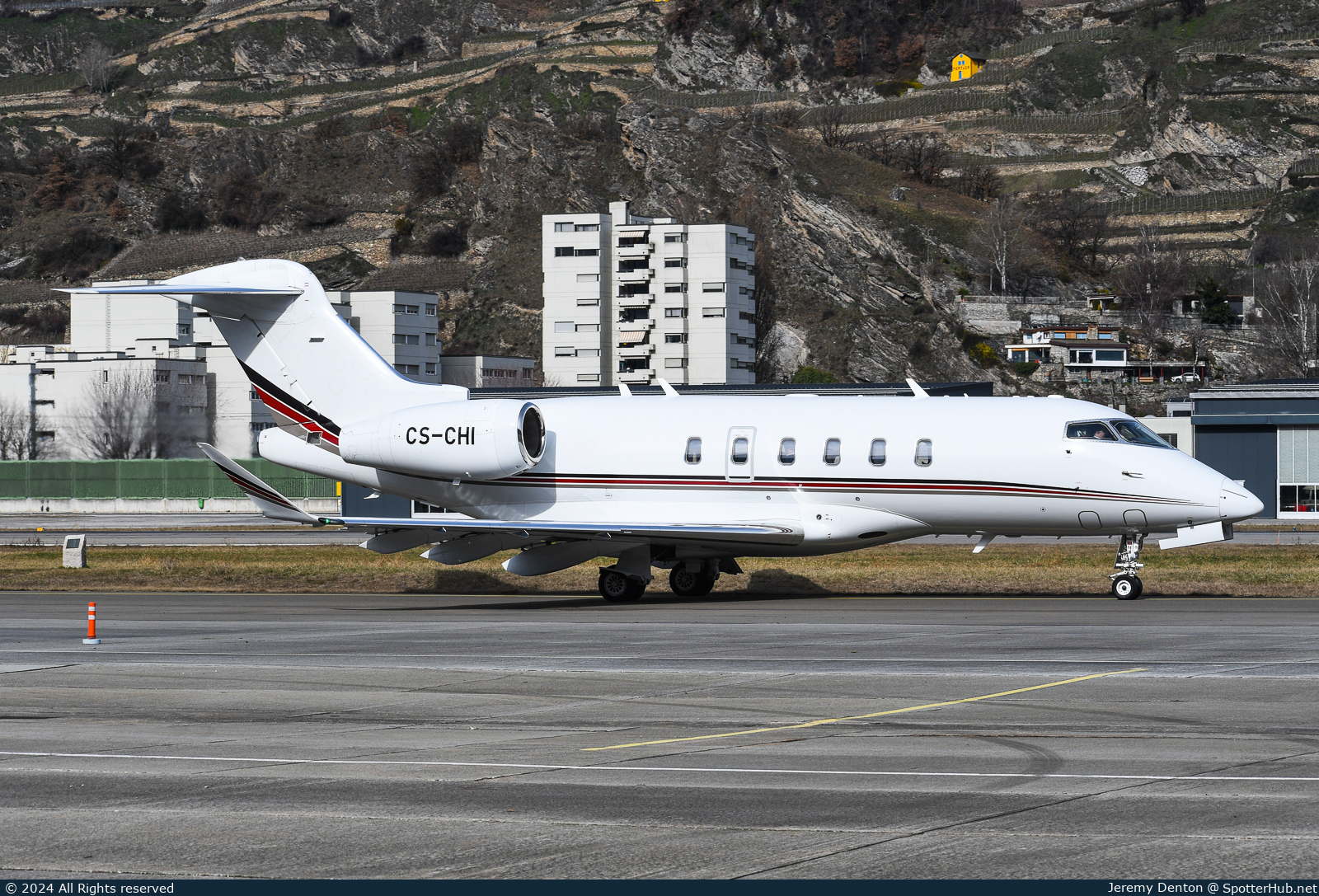 Photo of CS-CHI - Bombardier Challenger 350 operated by NetJets Europe