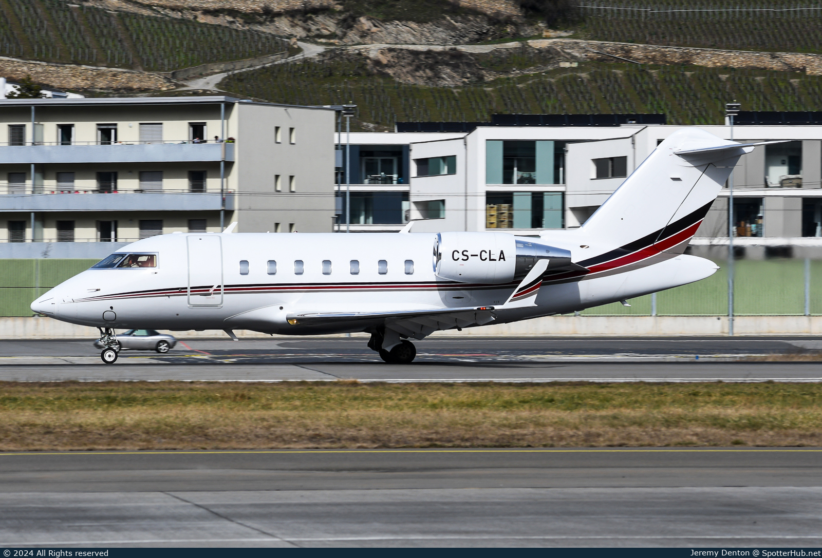 Photo of CS-CLA - Bombardier Challenger 650 operated by NetJets Europe