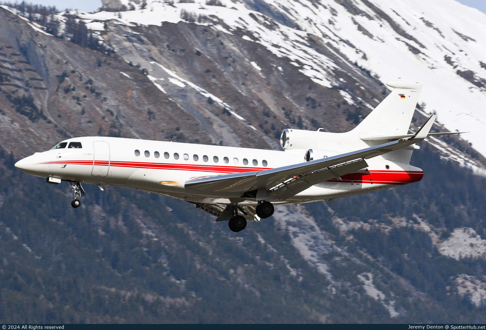 Photo of D-AIFH - Dassault Falcon 7X operated by VistaJet Germany