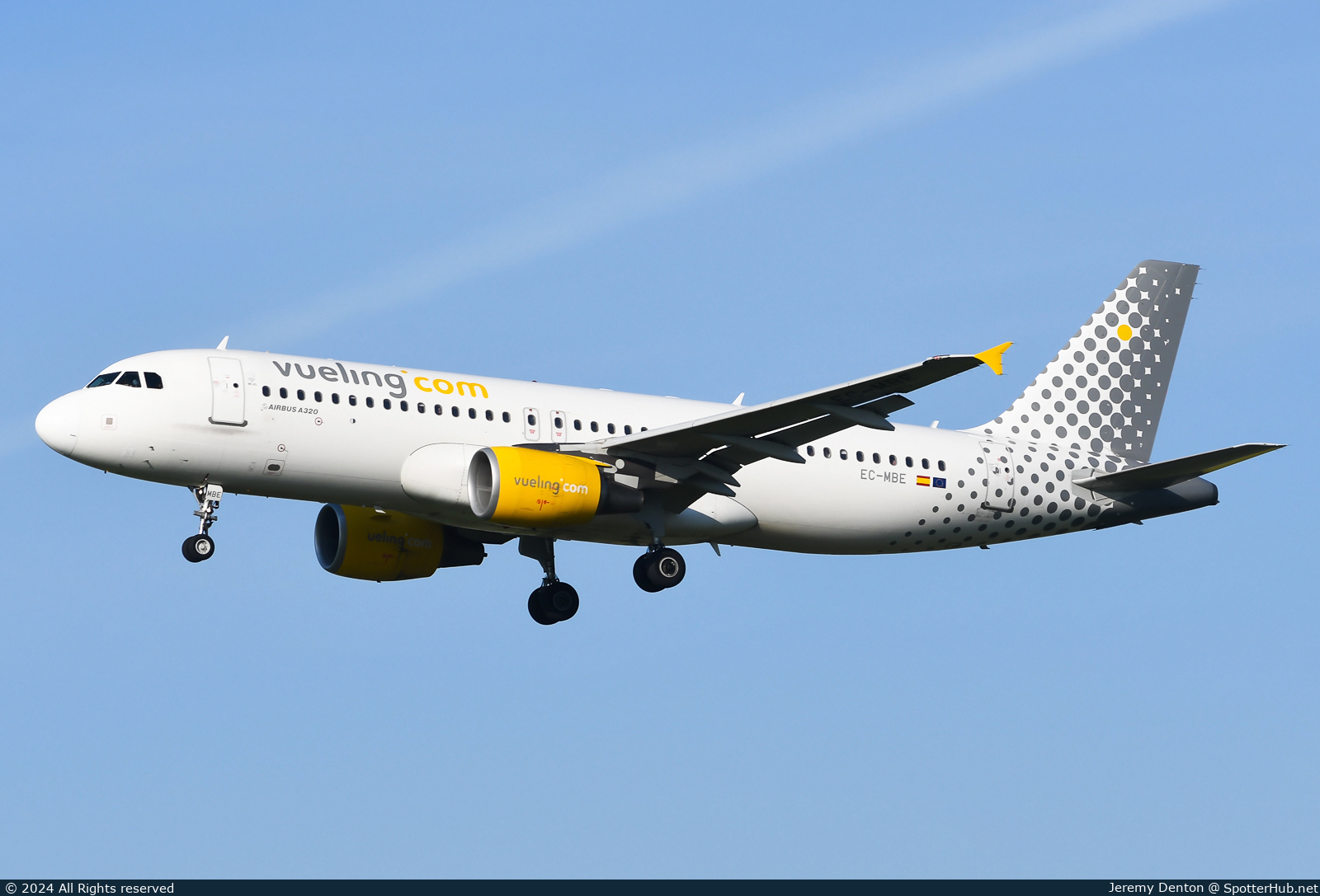 Photo of EC-MBE - Airbus A320-214 operated by Vueling