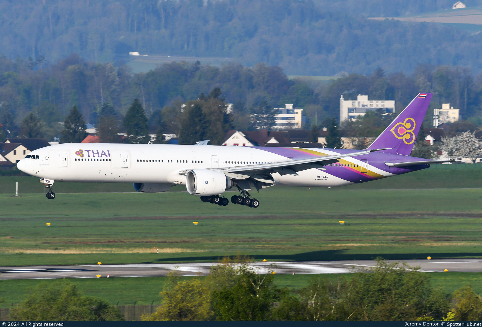Photo of HS-TKU - Boeing 777-3D7(ER) operated by Thai Airways International