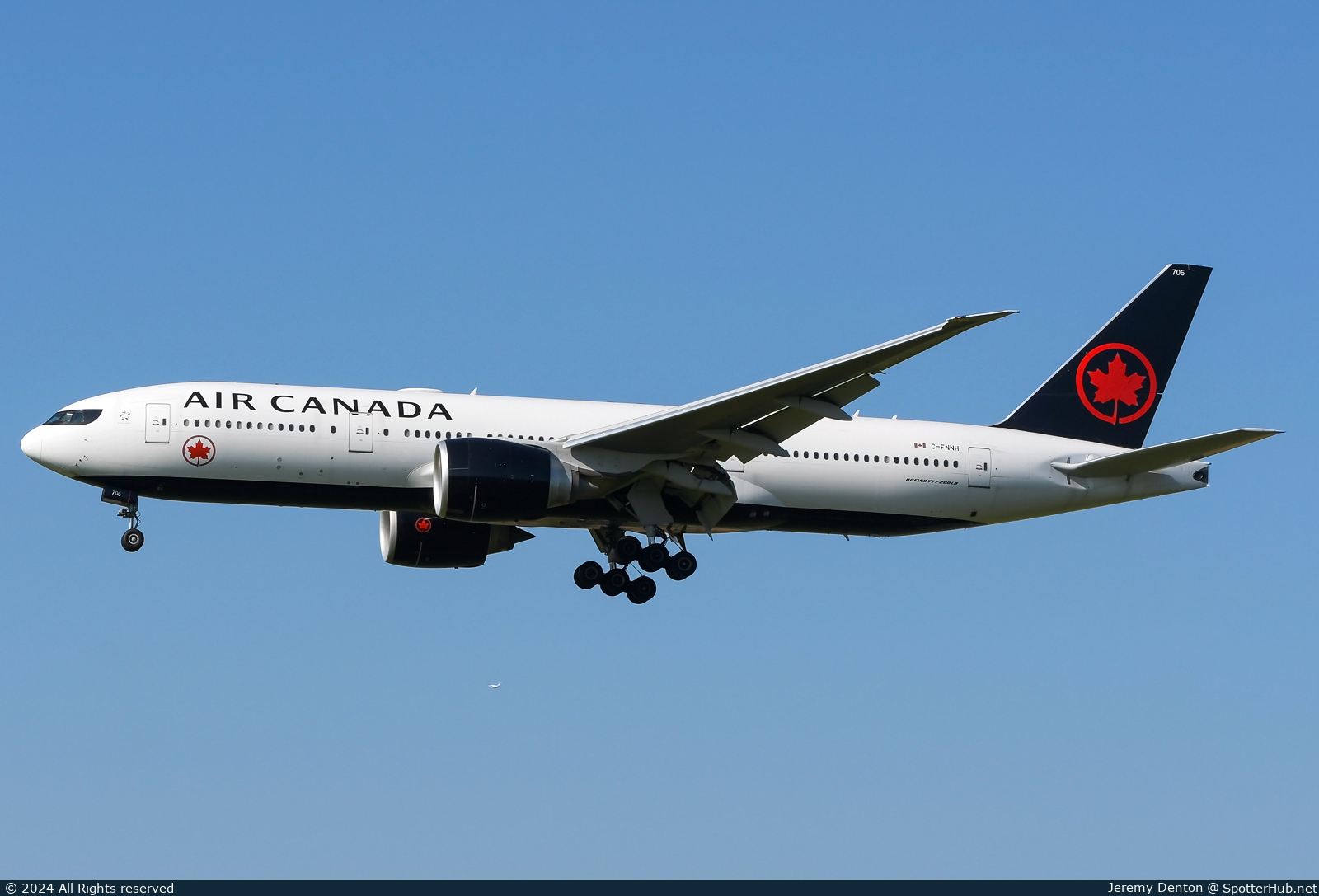 Photo of C-FNNH - Boeing 777-233(LR) operated by Air Canada