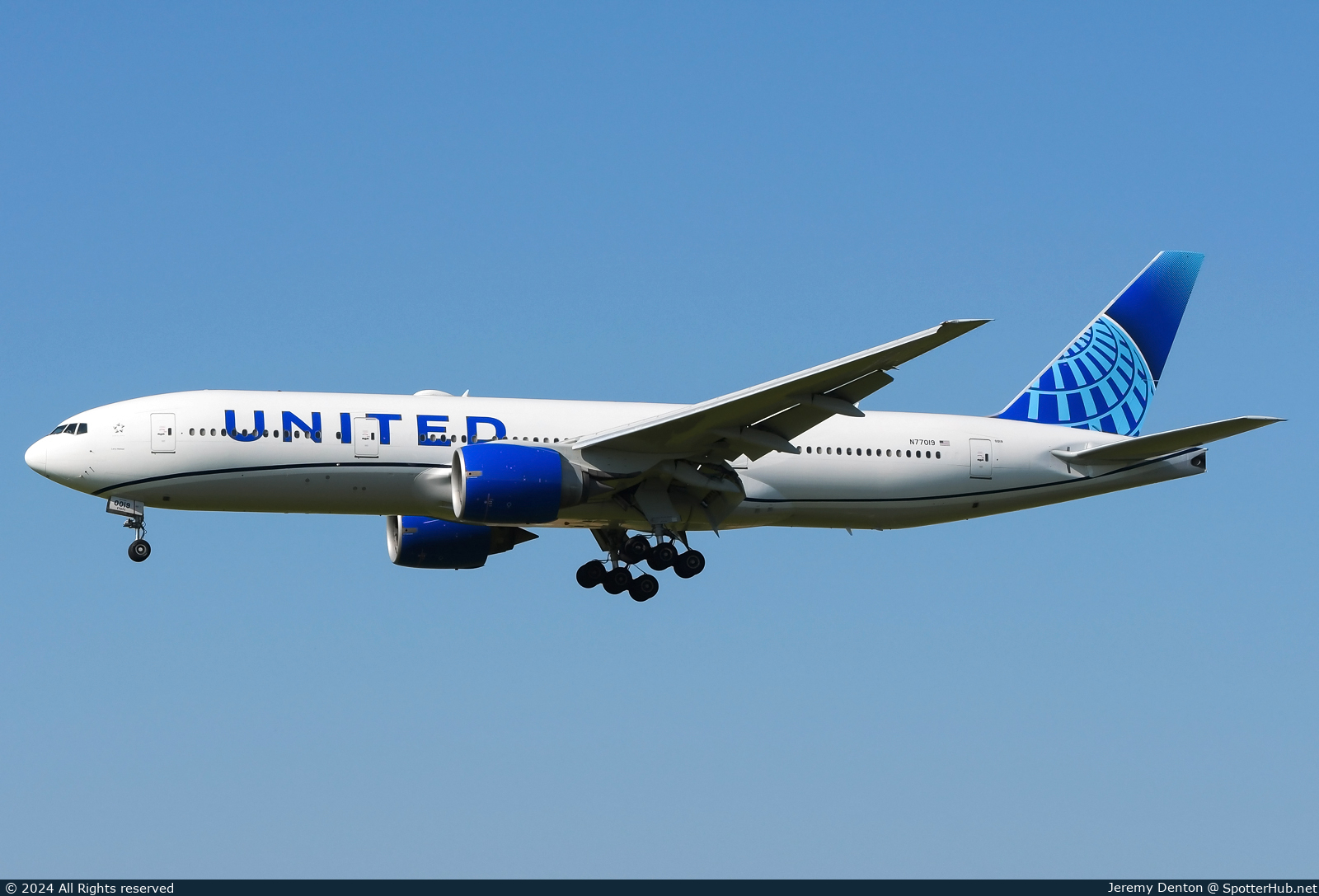 Photo of N77019 - Boeing 777-224(ER) operated by United Airlines