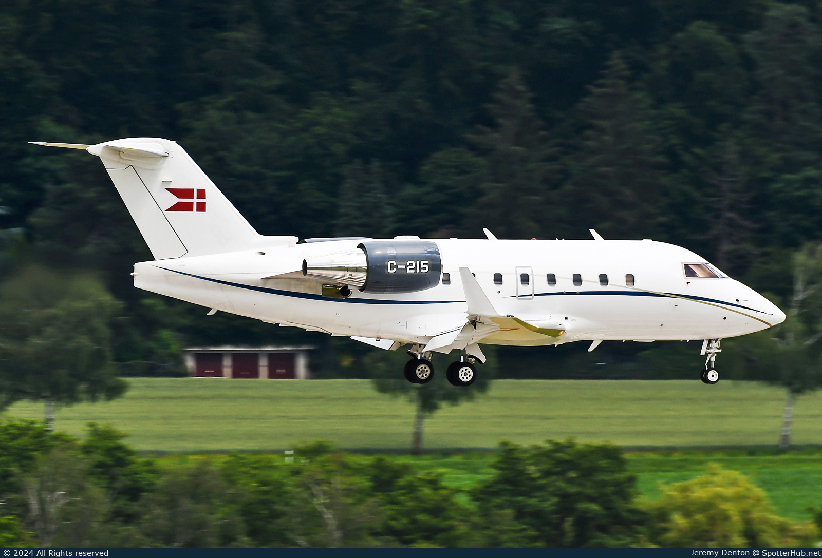Photo of C-215 - Bombardier Challenger 604 operated by Royal Danish Air Force