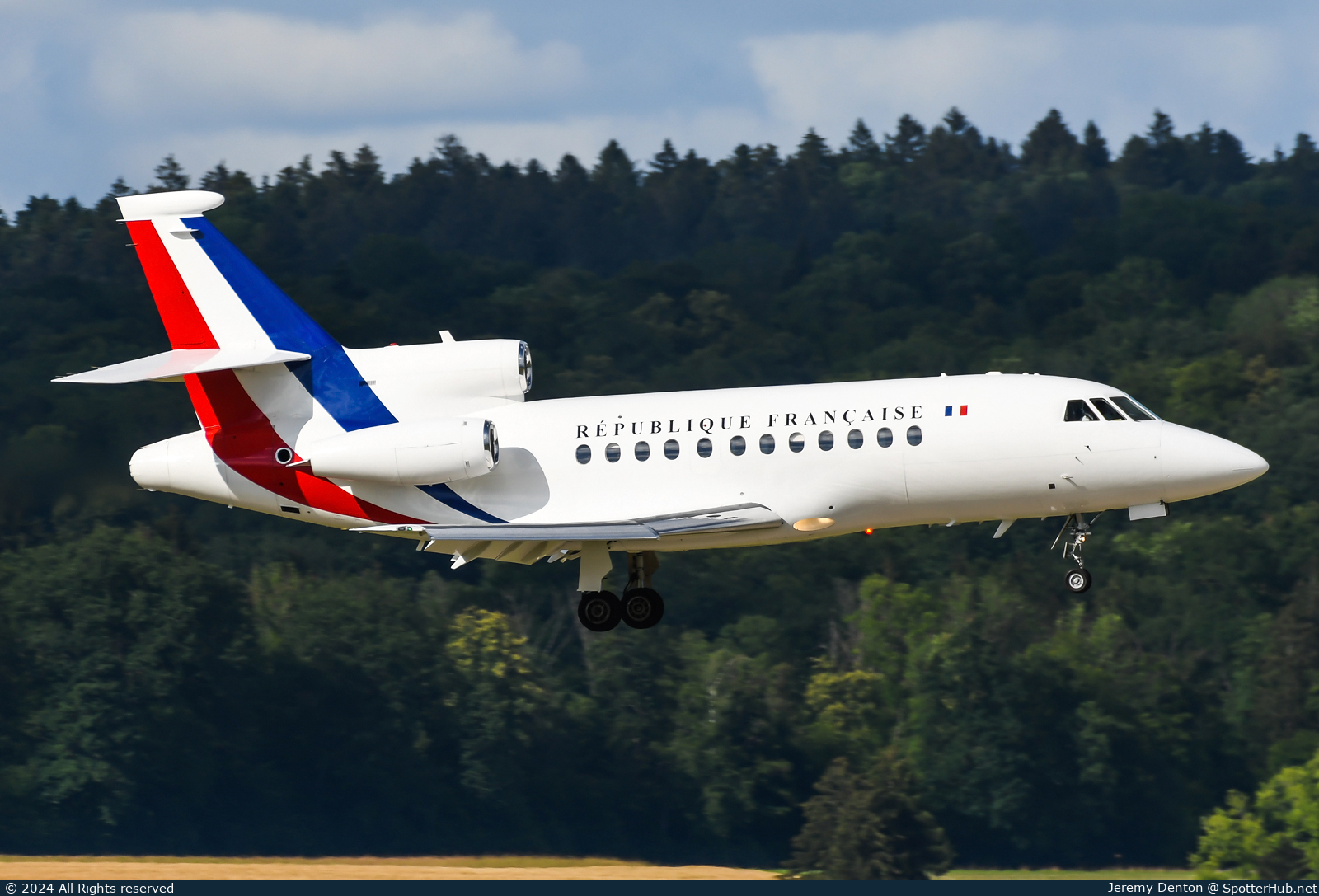 Photo of F-RAFQ - Dassault Falcon 900 operated by Government of France