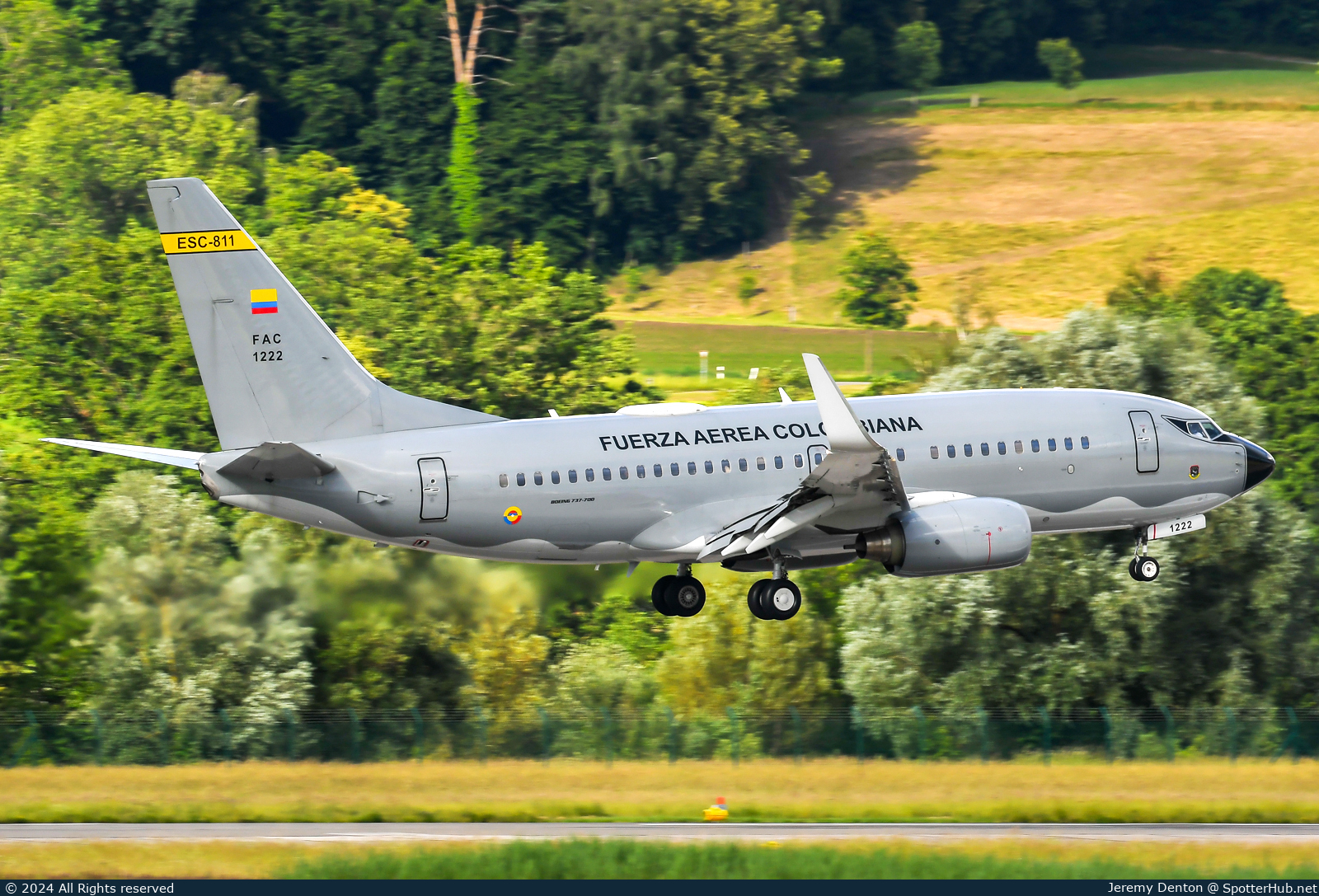 Photo of FAC1222 - Boeing 737-732 operated by Colombian Aerospace Force