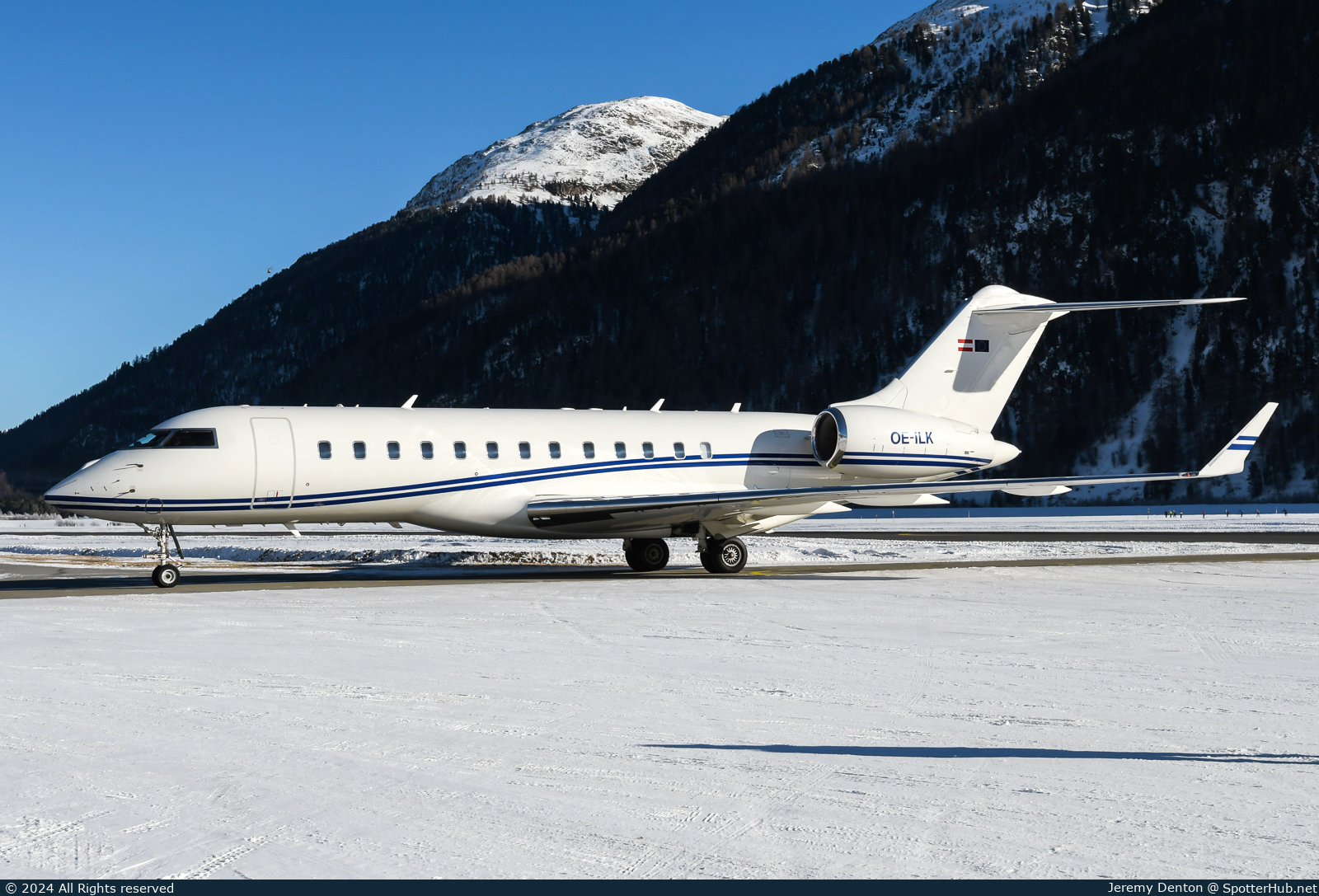 Photo of OE-ILK - Bombardier Global Express XRS operated by Laudamotion Executive