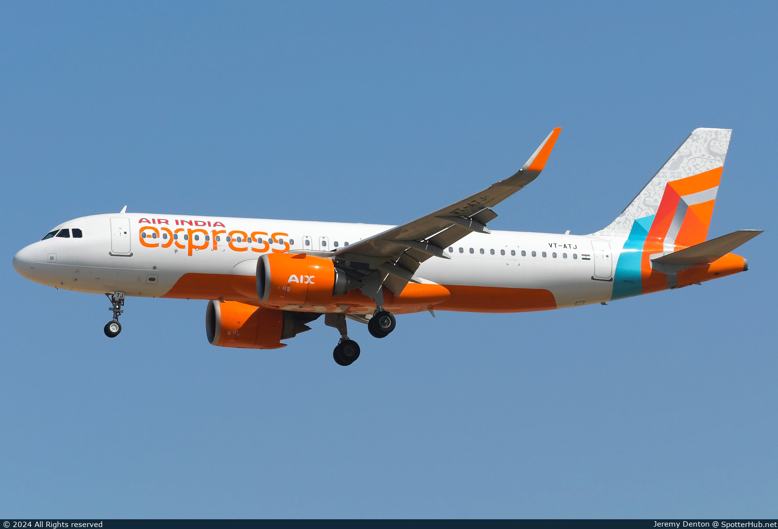 Photo of VT-ATJ - Airbus A320-251N operated by Air India Express