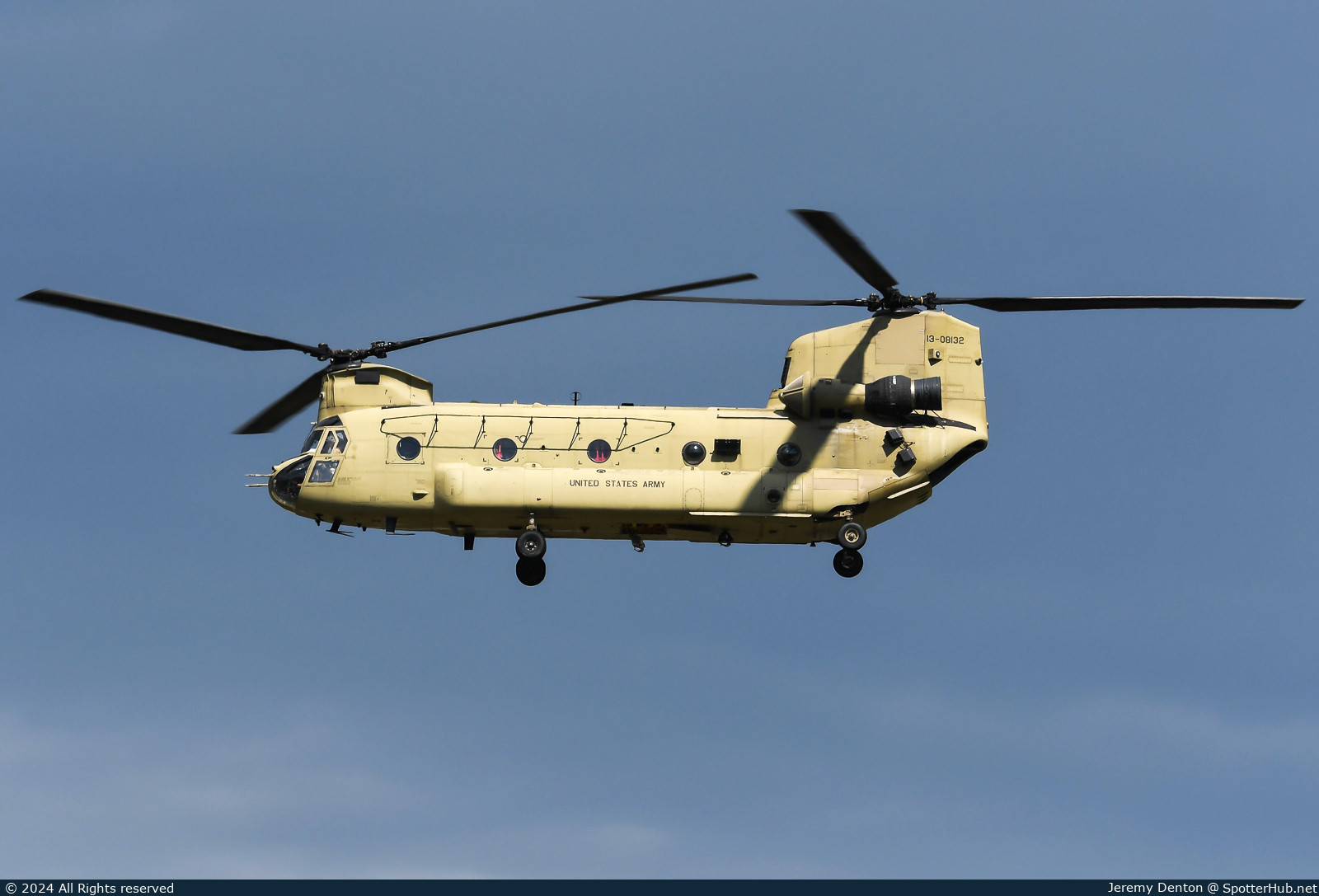Photo of 13-08132 - Boeing Vertol CH-47F Chinook operated by US Army