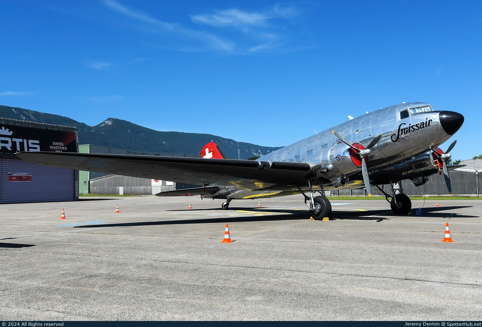 Photo of N431HM - Douglas DC-3C operated by Private