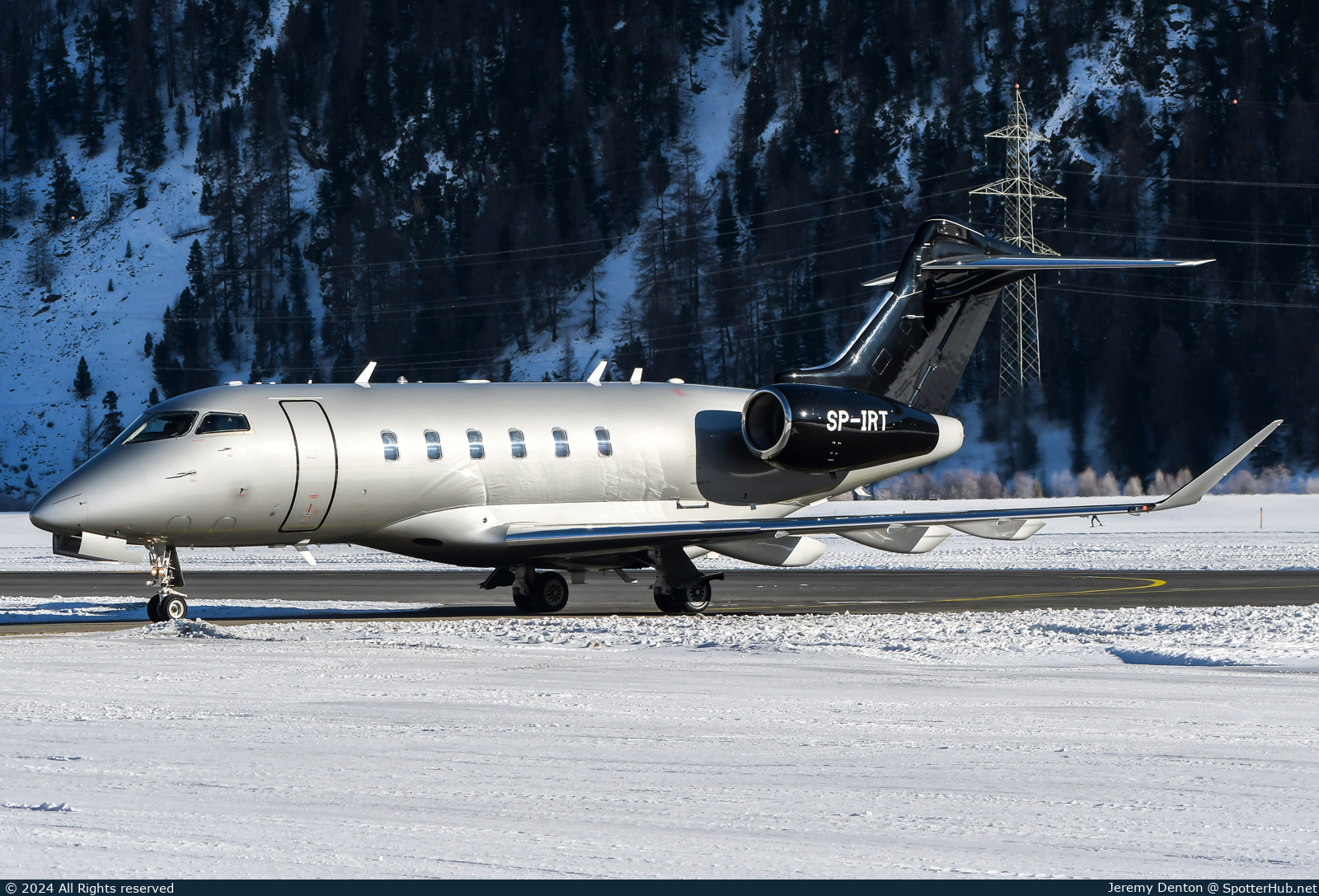 Photo of SP-IRT - Bombardier Challenger 3500 operated by Jet Story